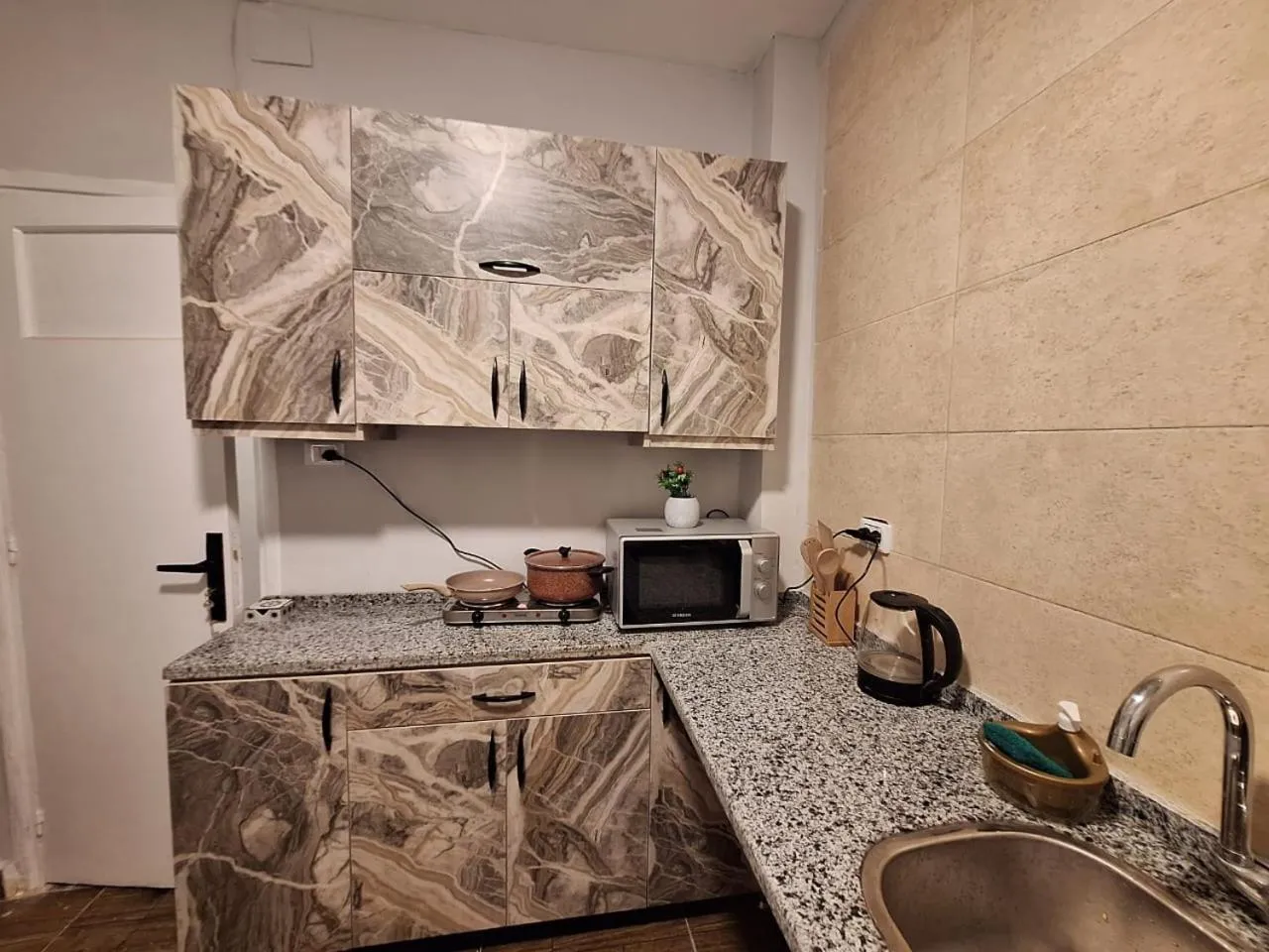 Kitchen or kitchenette in downtown Family Suites