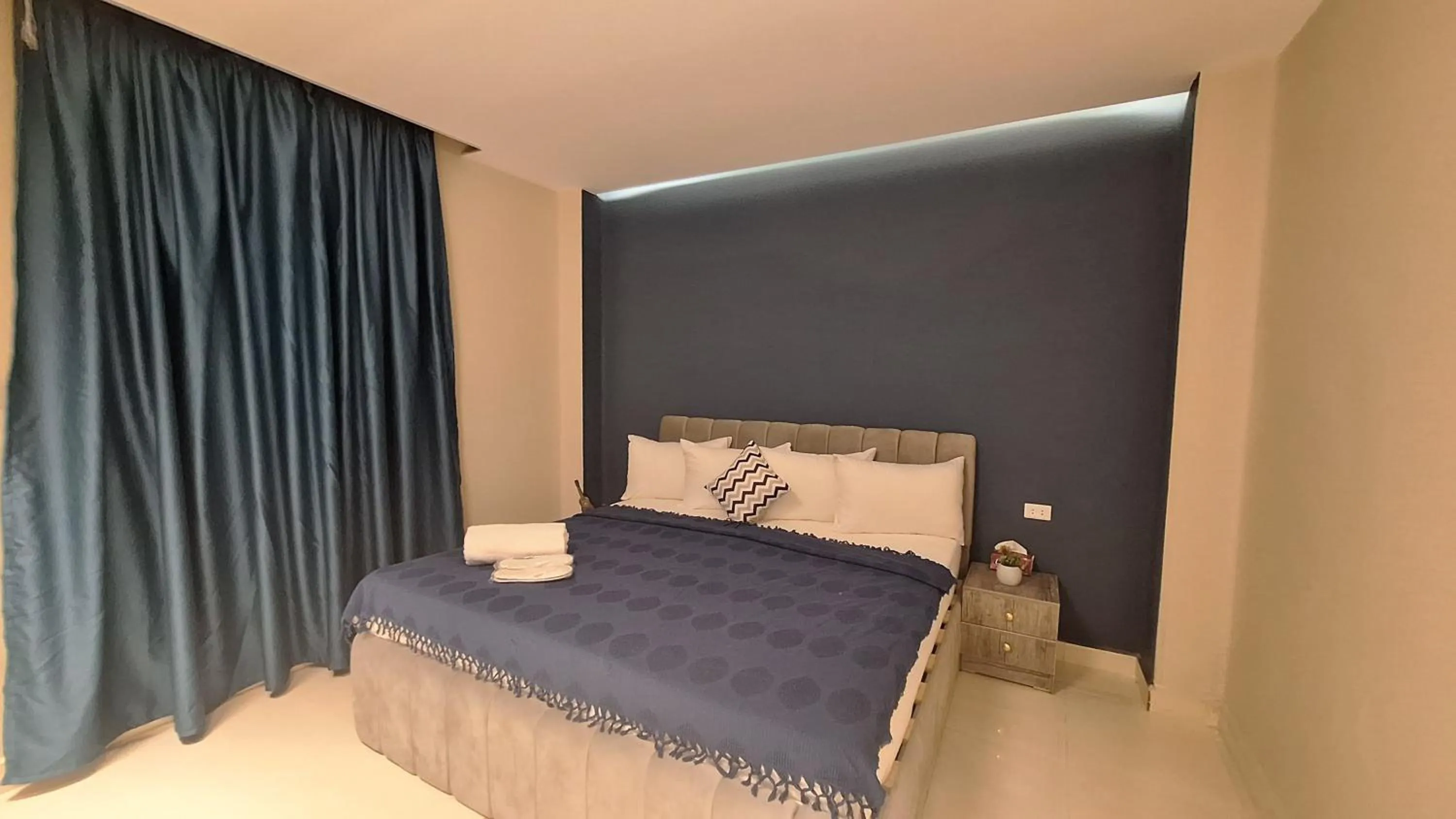 Photo of the whole room, Bed in downtown Family Suites