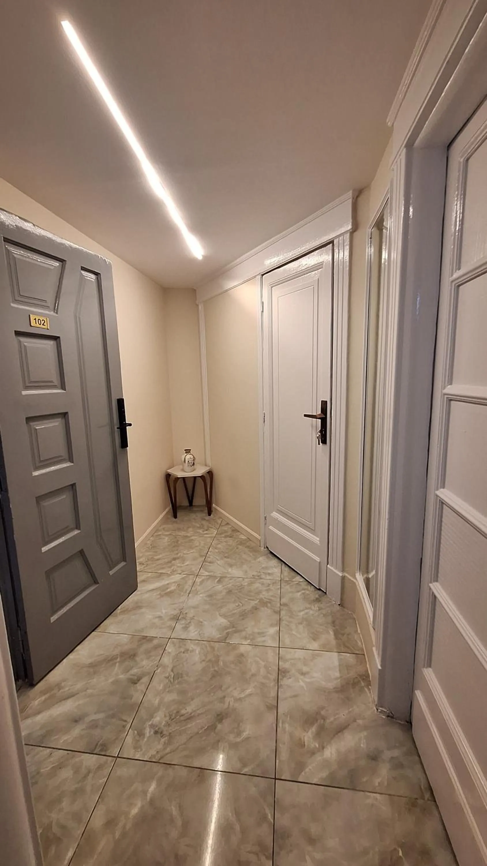 Facade/entrance in downtown Family Suites