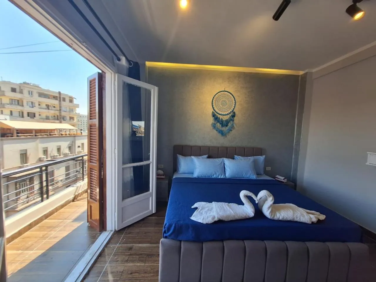 Balcony/Terrace, Bed in downtown Family Suites