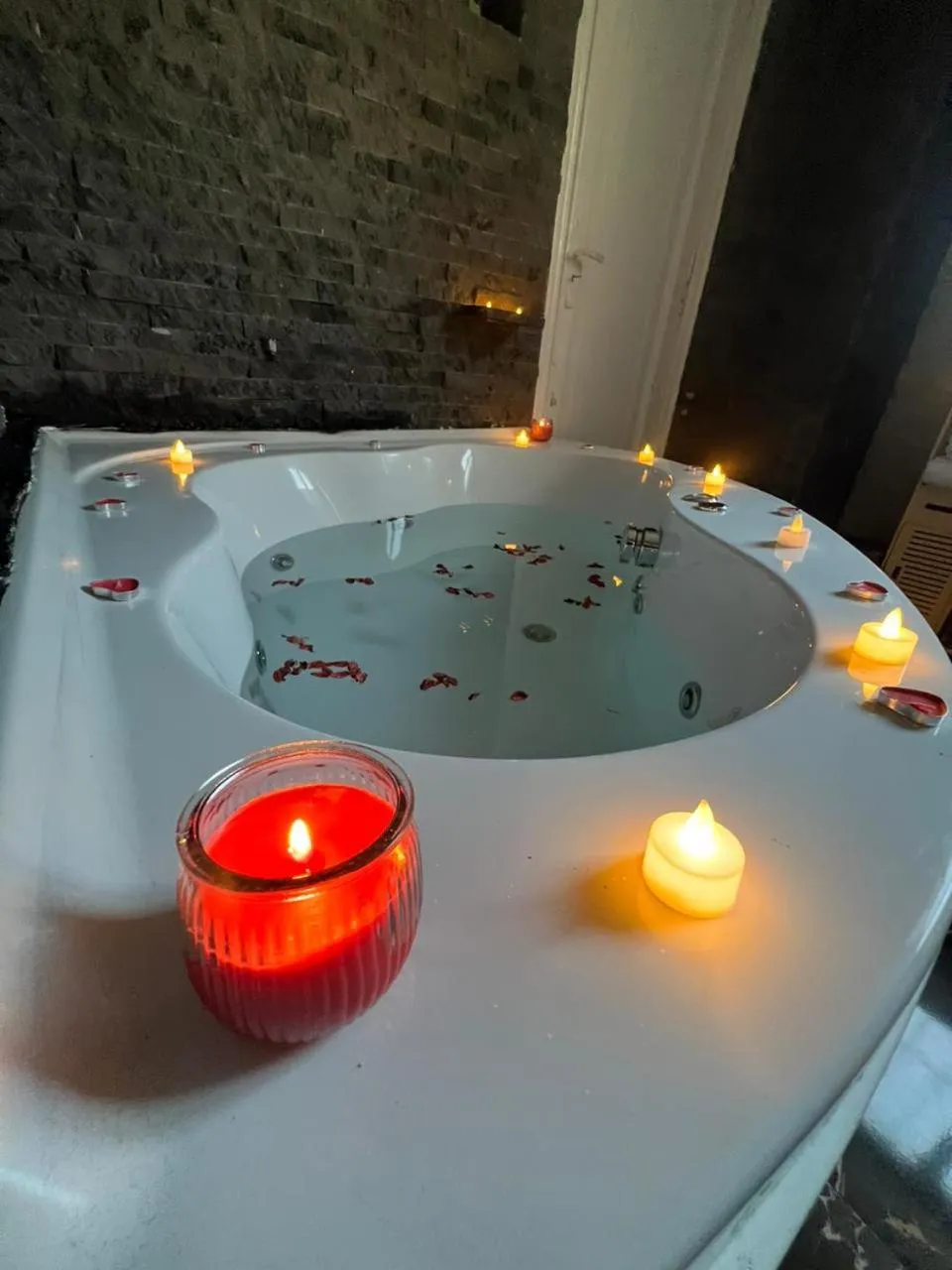 Bath in downtown Family Suites