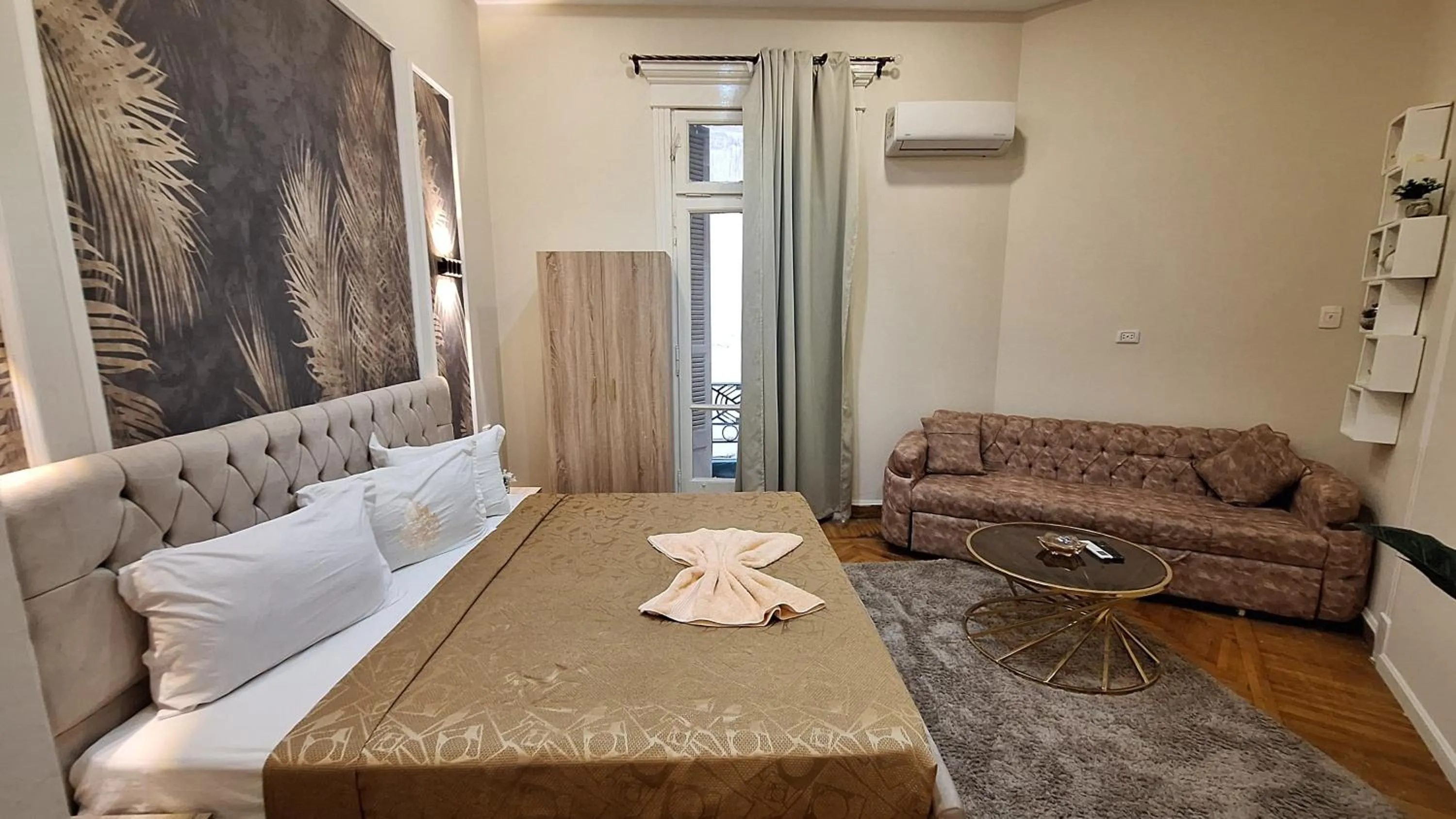 Photo of the whole room, Bed in downtown Family Suites