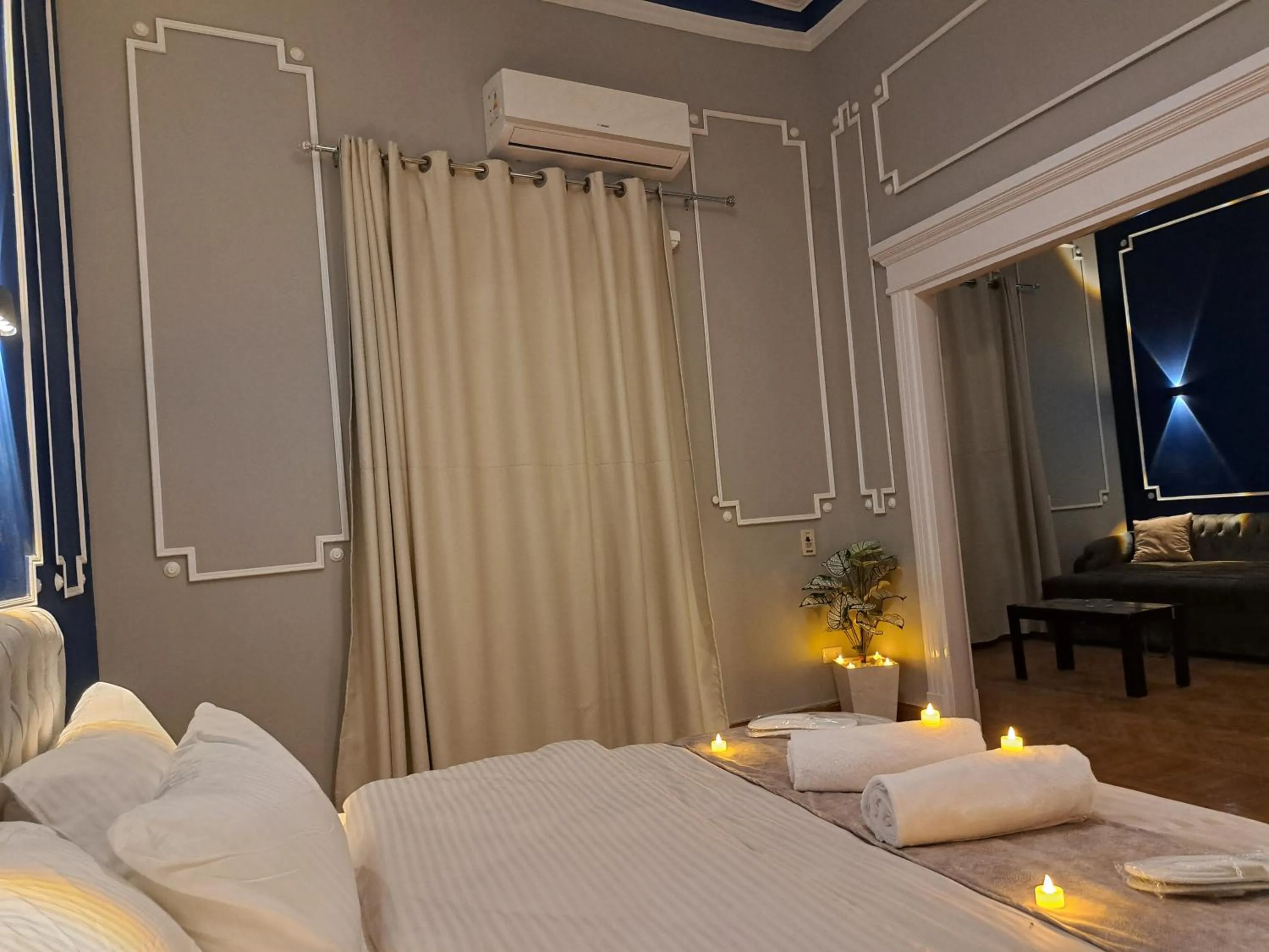 Photo of the whole room, Bed in downtown Family Suites