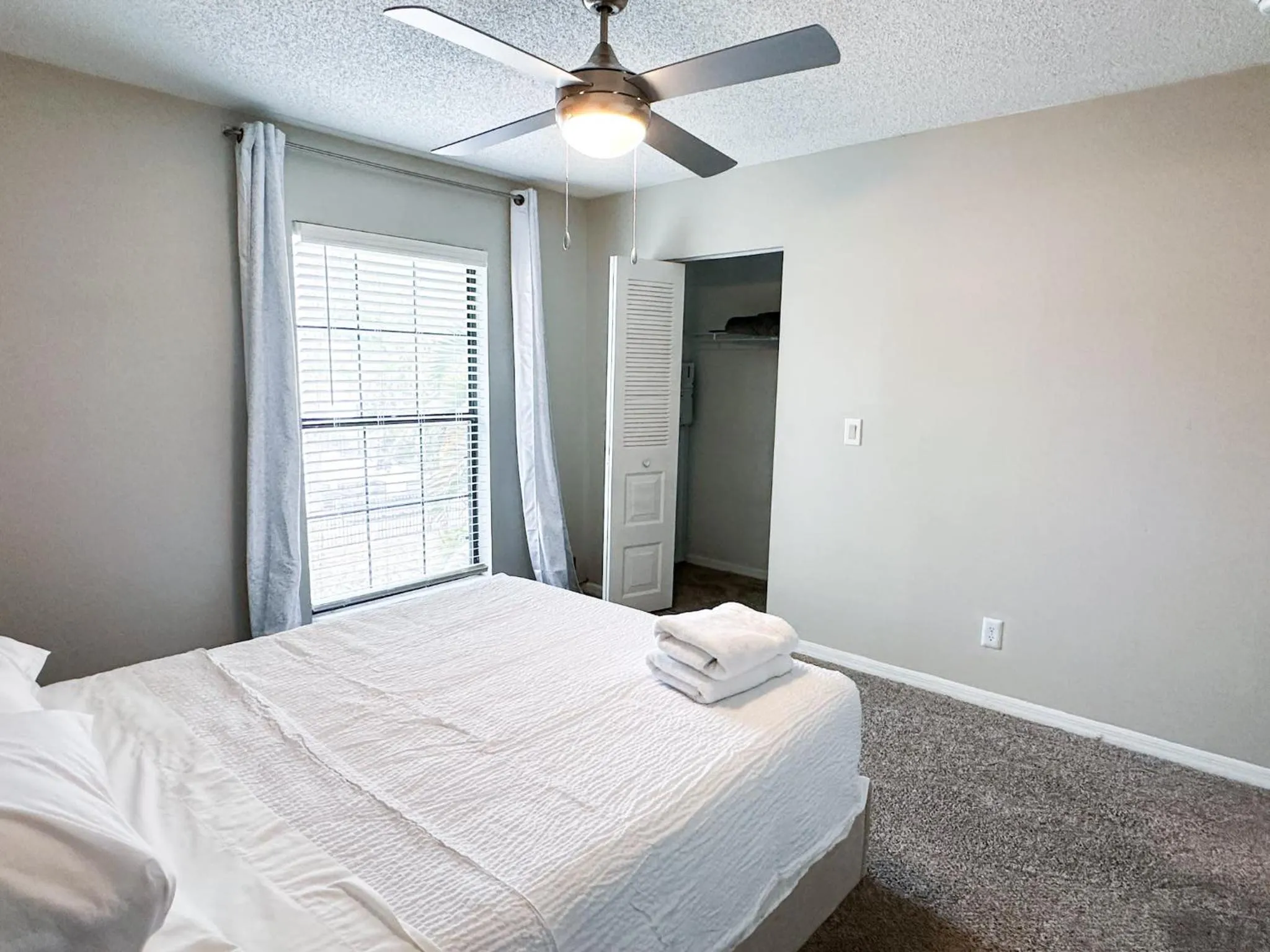 Bed in Serene Townhouse near Moffitt, Advent, & USF