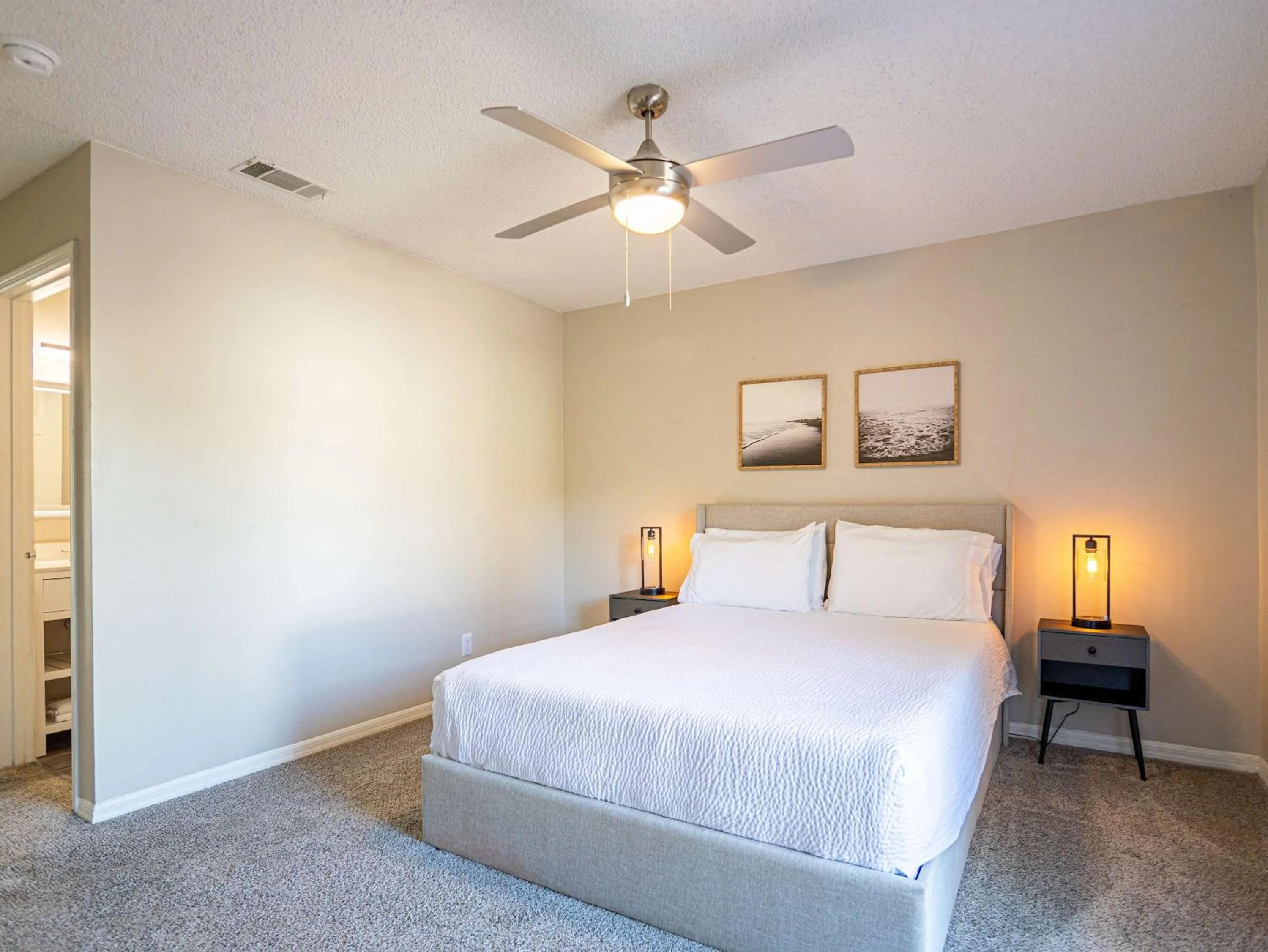 Bed in Serene Townhouse near Moffitt, Advent, & USF