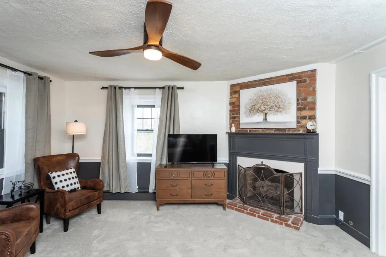 Seating area in By the Side of the Road Inn & Cottages