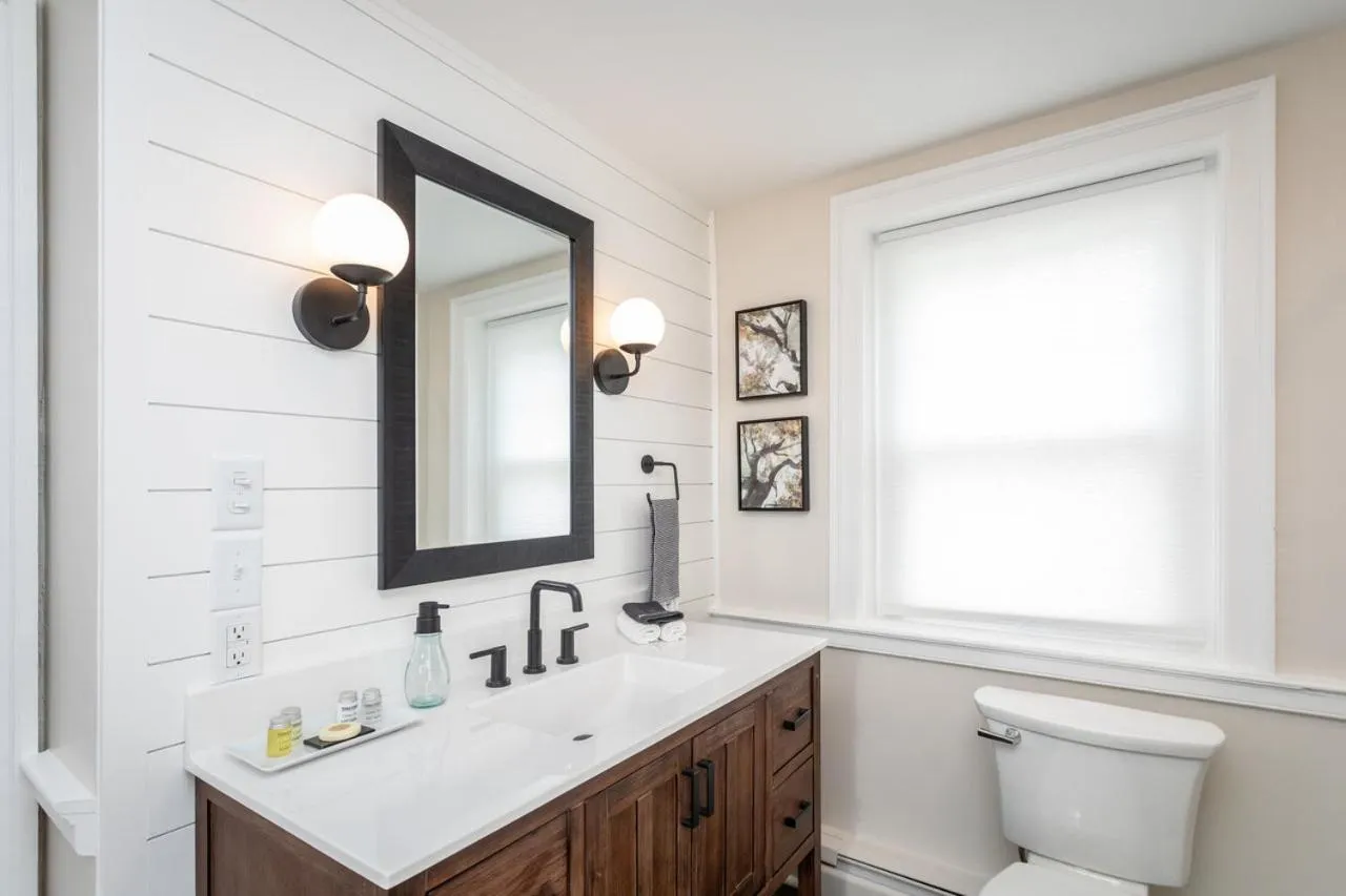 Bathroom in By the Side of the Road Inn & Cottages