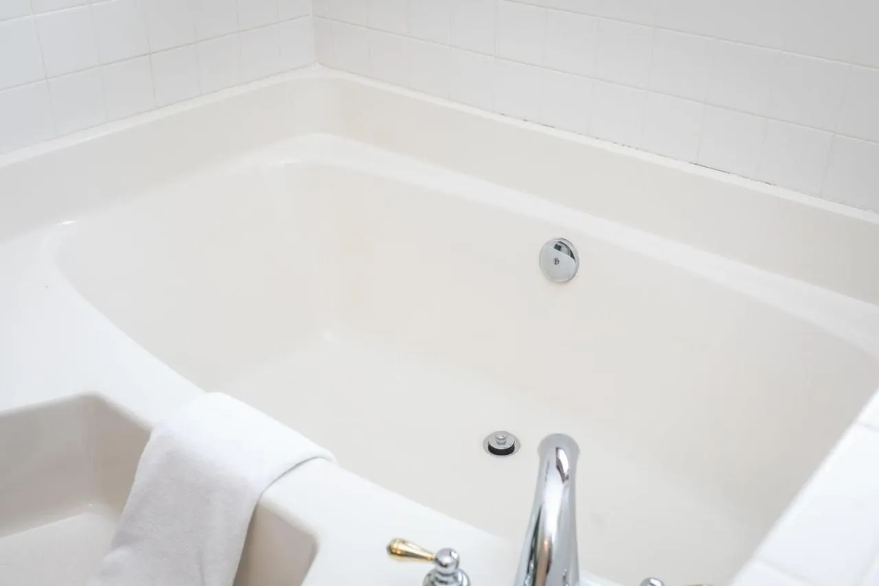 Bath in By the Side of the Road Inn & Cottages