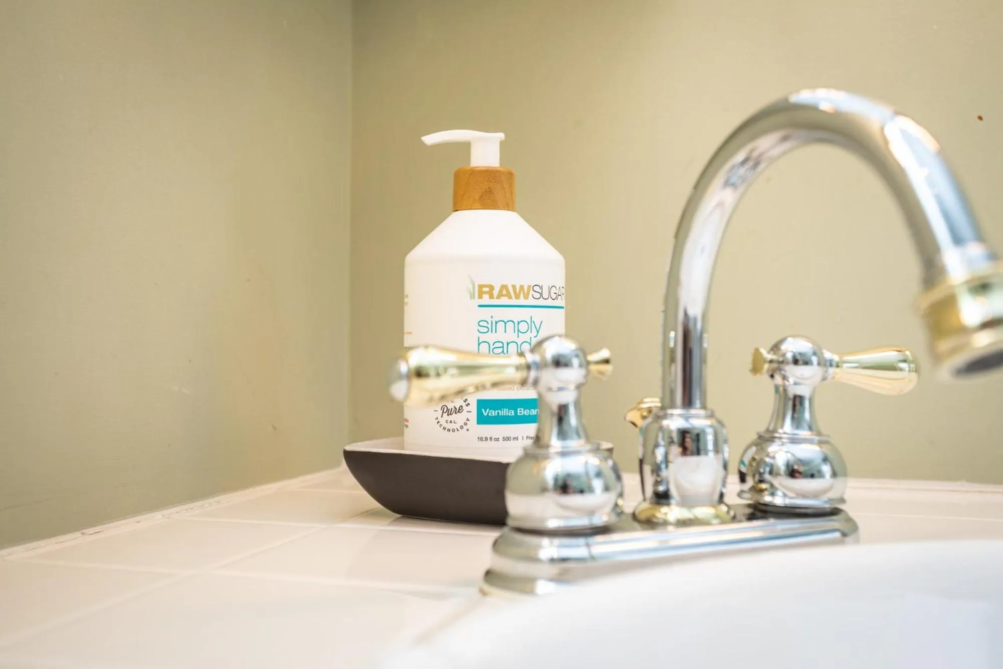 Bathroom in By the Side of the Road Inn & Cottages