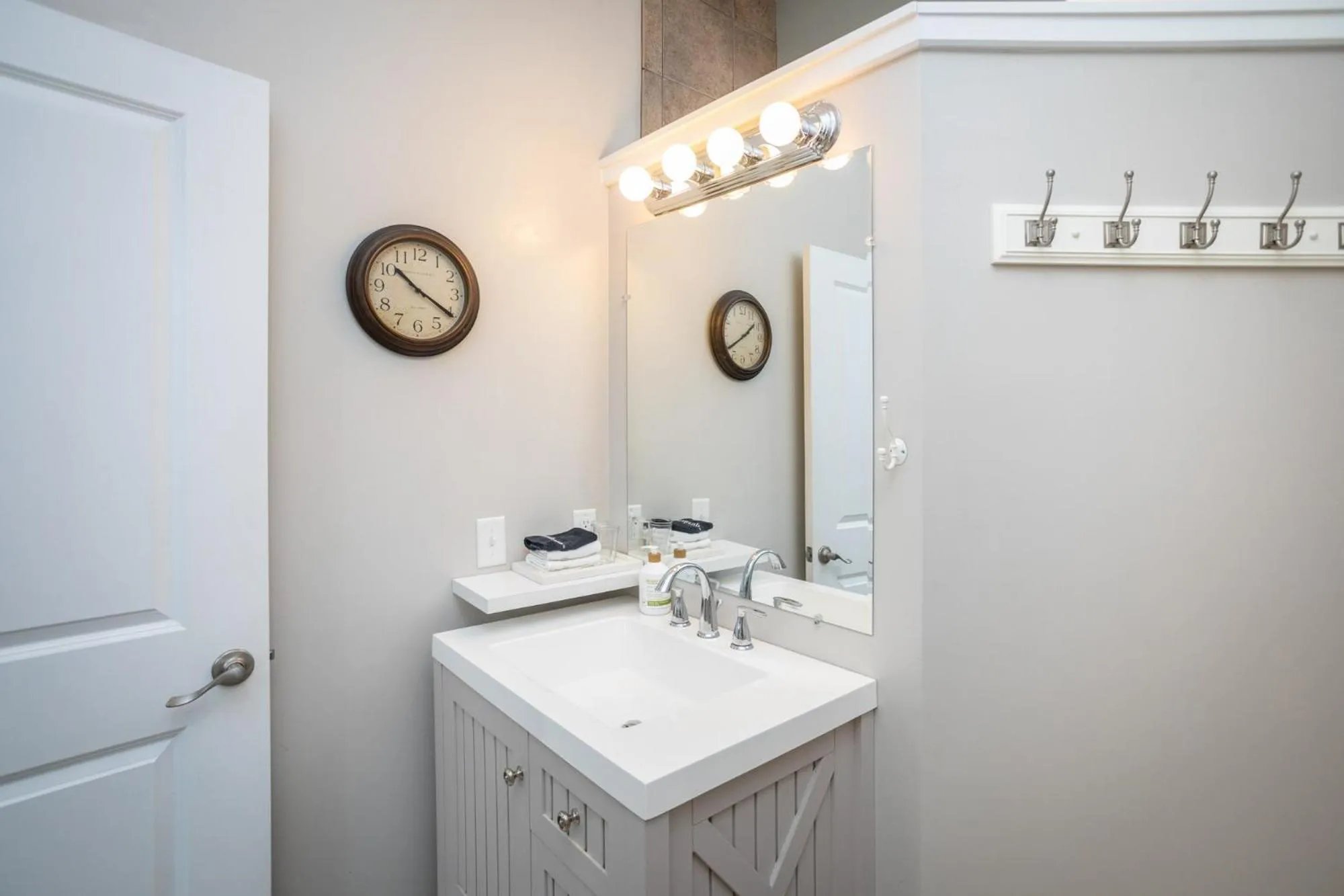 Bathroom in By the Side of the Road Inn & Cottages