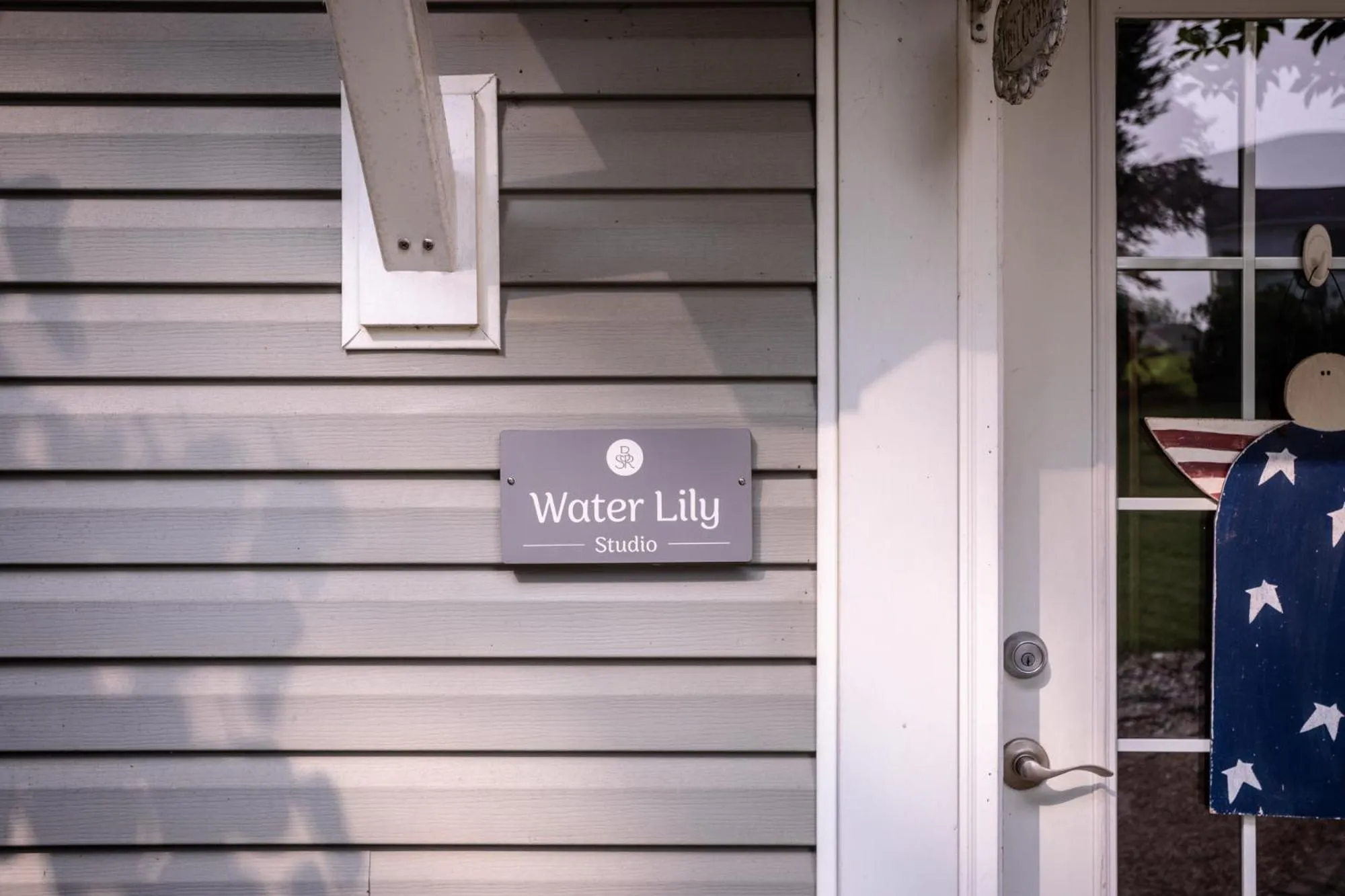 Logo/Certificate/Sign in By the Side of the Road Inn & Cottages