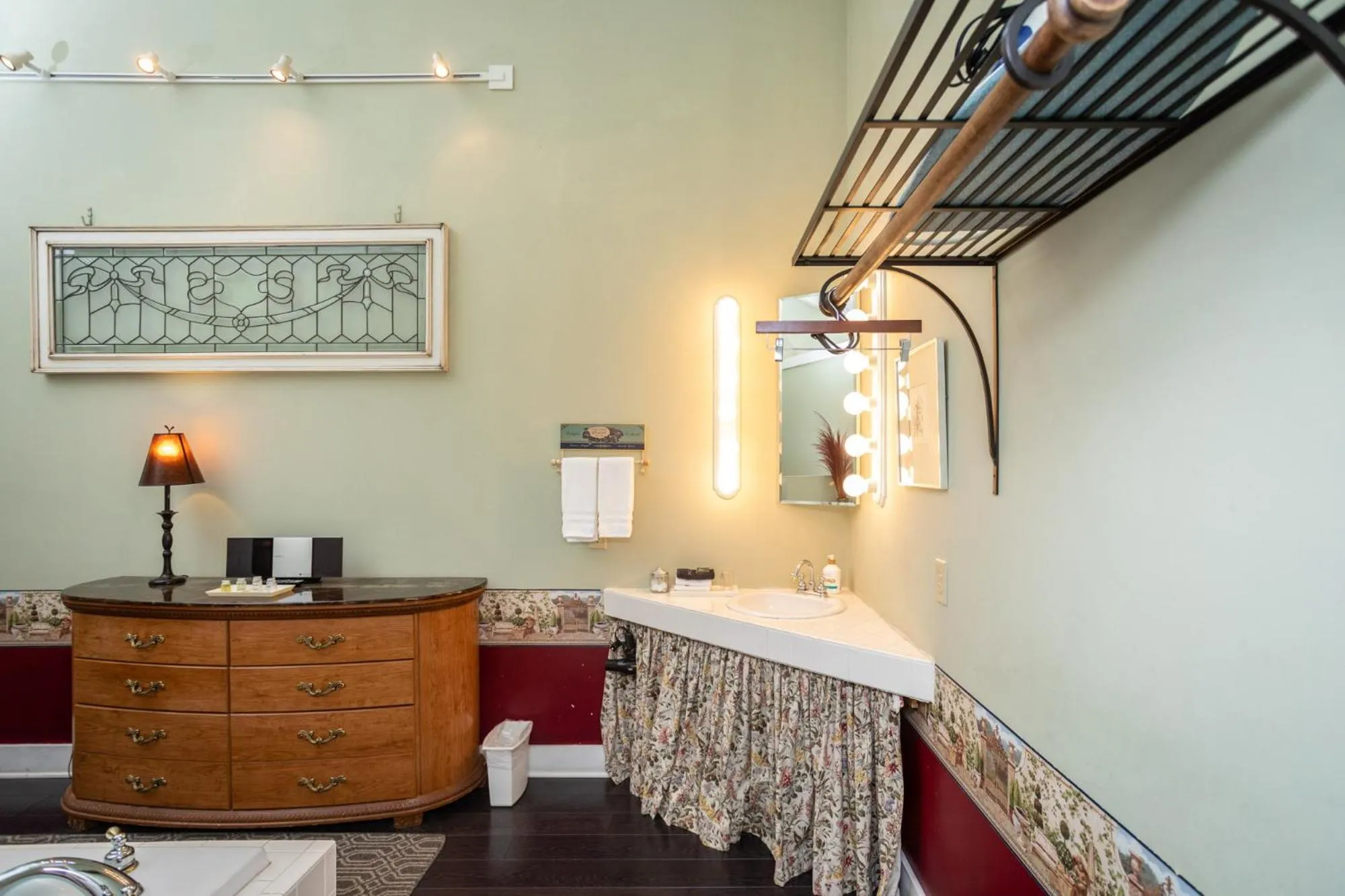 Bathroom, Bed in By the Side of the Road Inn & Cottages