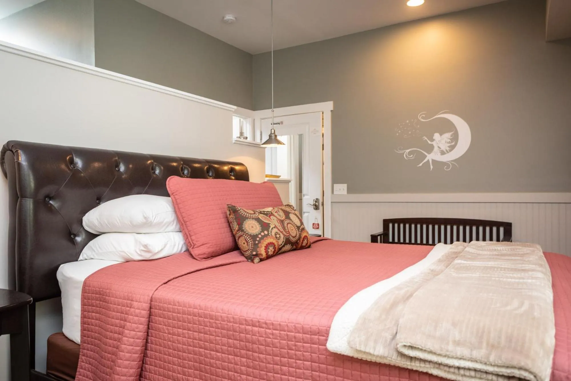 Bedroom, Bed in By the Side of the Road Inn & Cottages