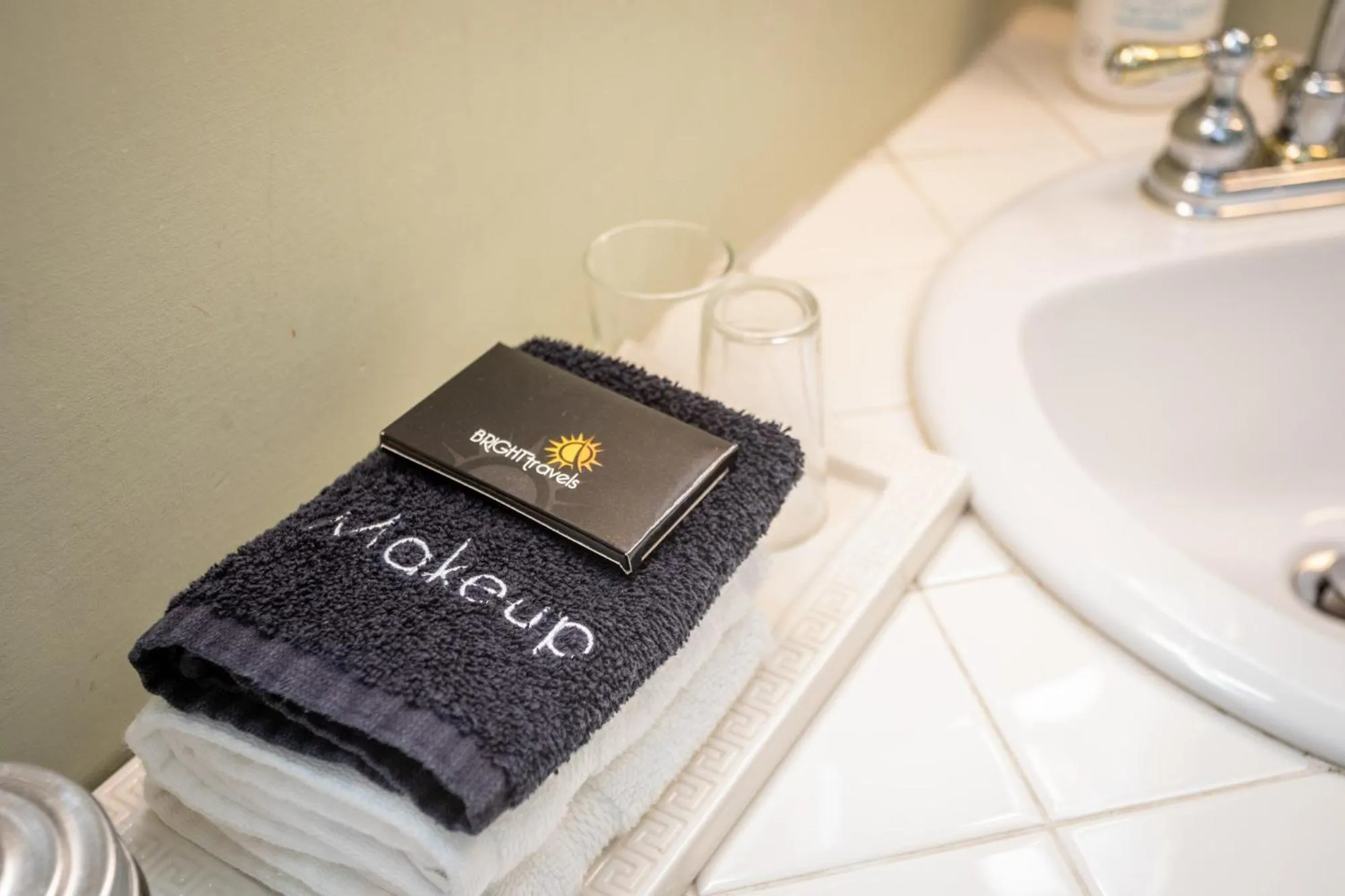 Bathroom in By the Side of the Road Inn & Cottages