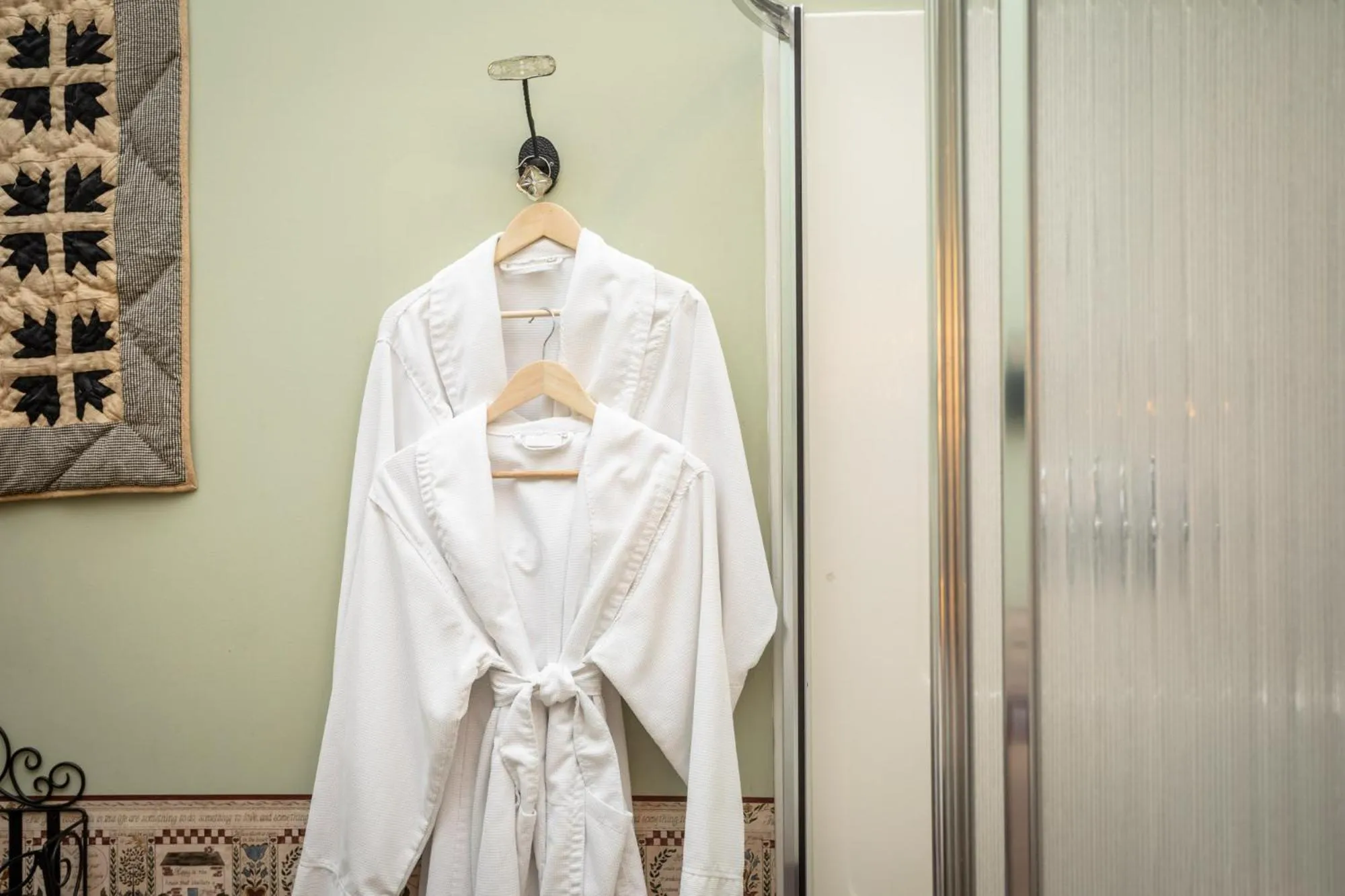 Shower in By the Side of the Road Inn & Cottages