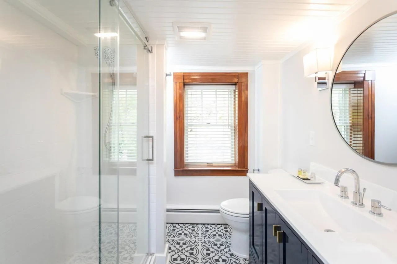 Bathroom in By the Side of the Road Inn & Cottages