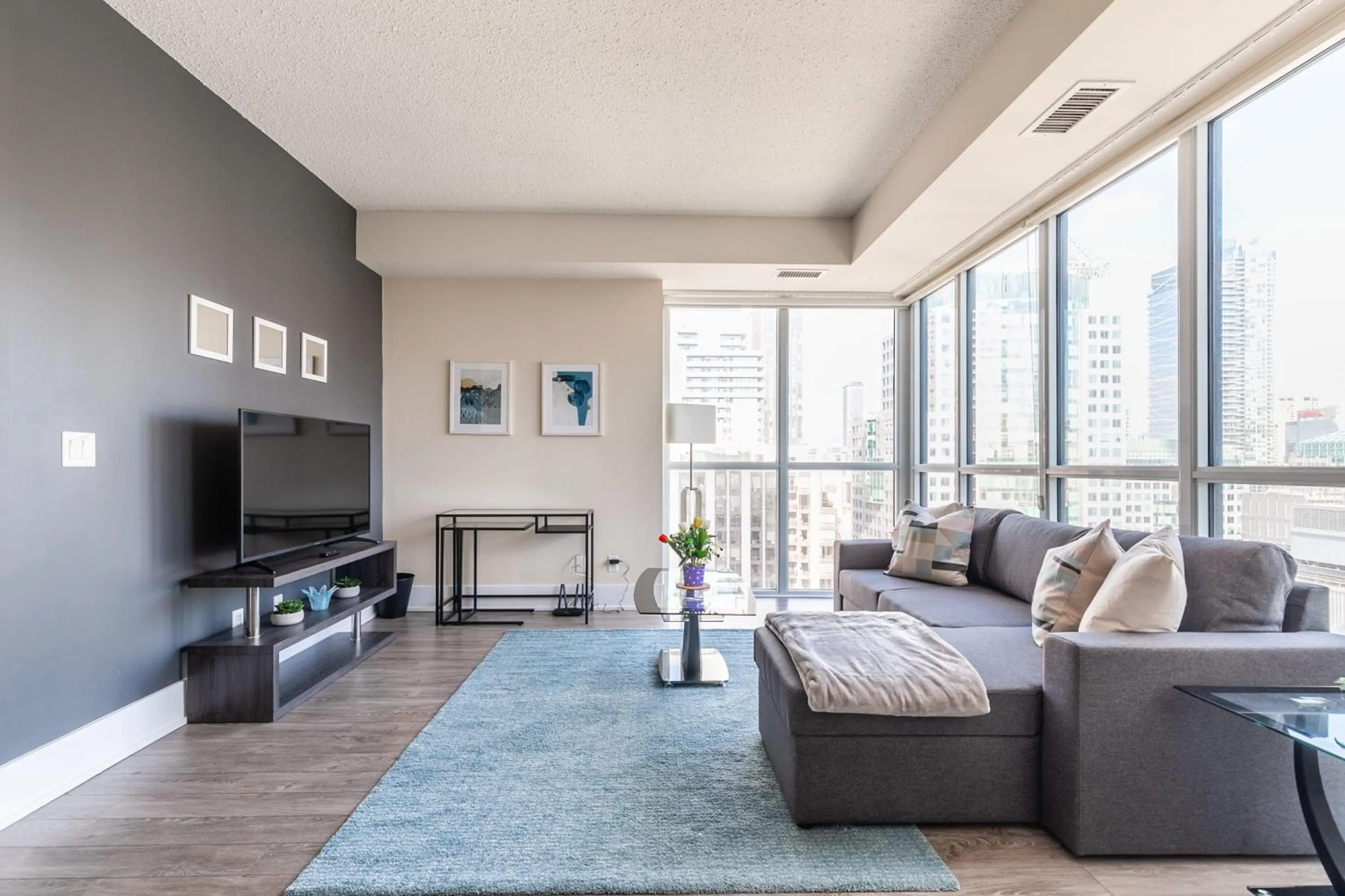 TV and multimedia in Luxury 1BR Condo - King Bed - Stunning City Views
