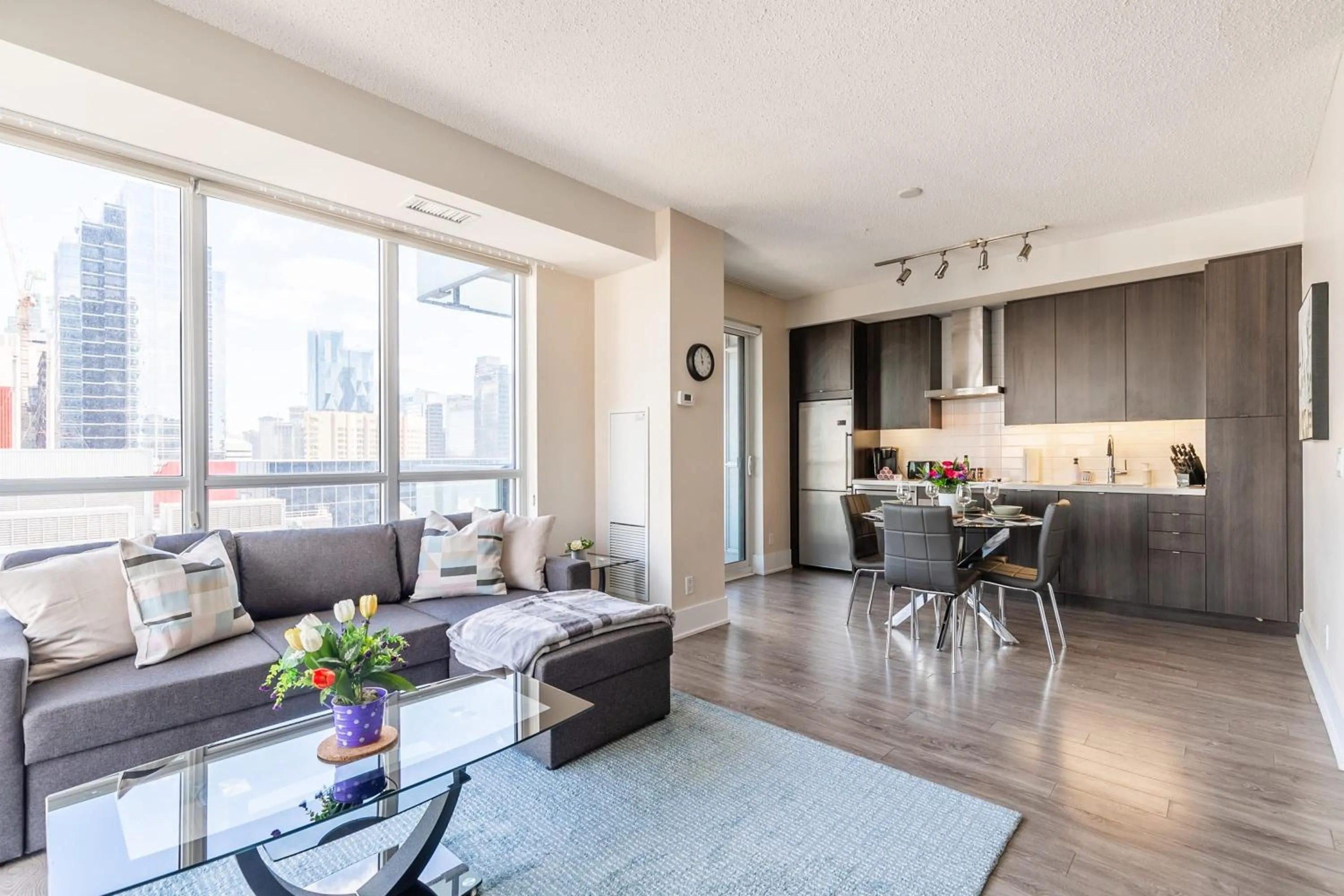 Kitchen or kitchenette in Luxury 1BR Condo - King Bed - Stunning City Views