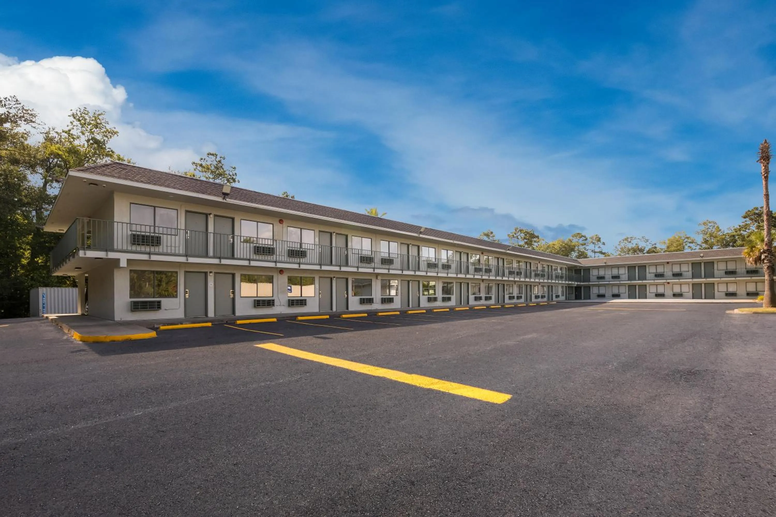 Parking in HomeTowne Studios by Red Roof Orange, TX