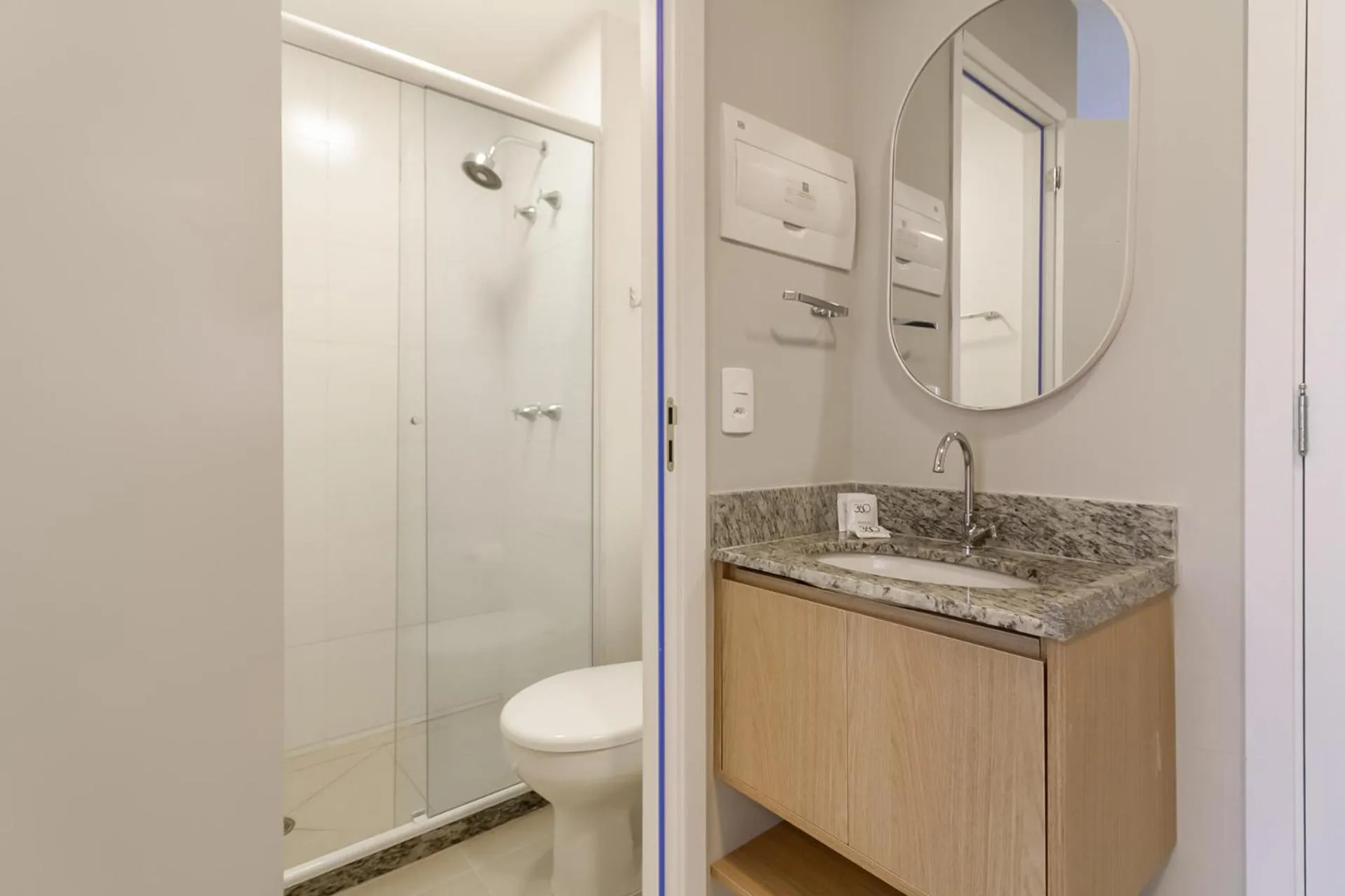 Shower in 360 Ascent Paulista