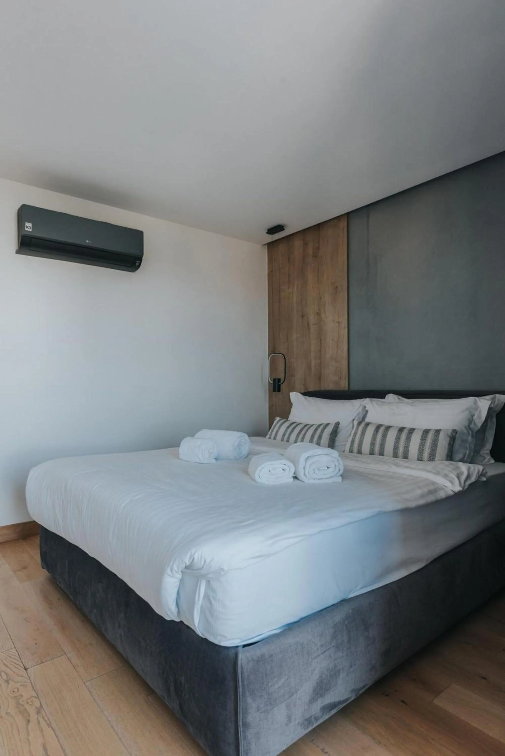 Earth Boutique Apartments next to Stavros Niarchos