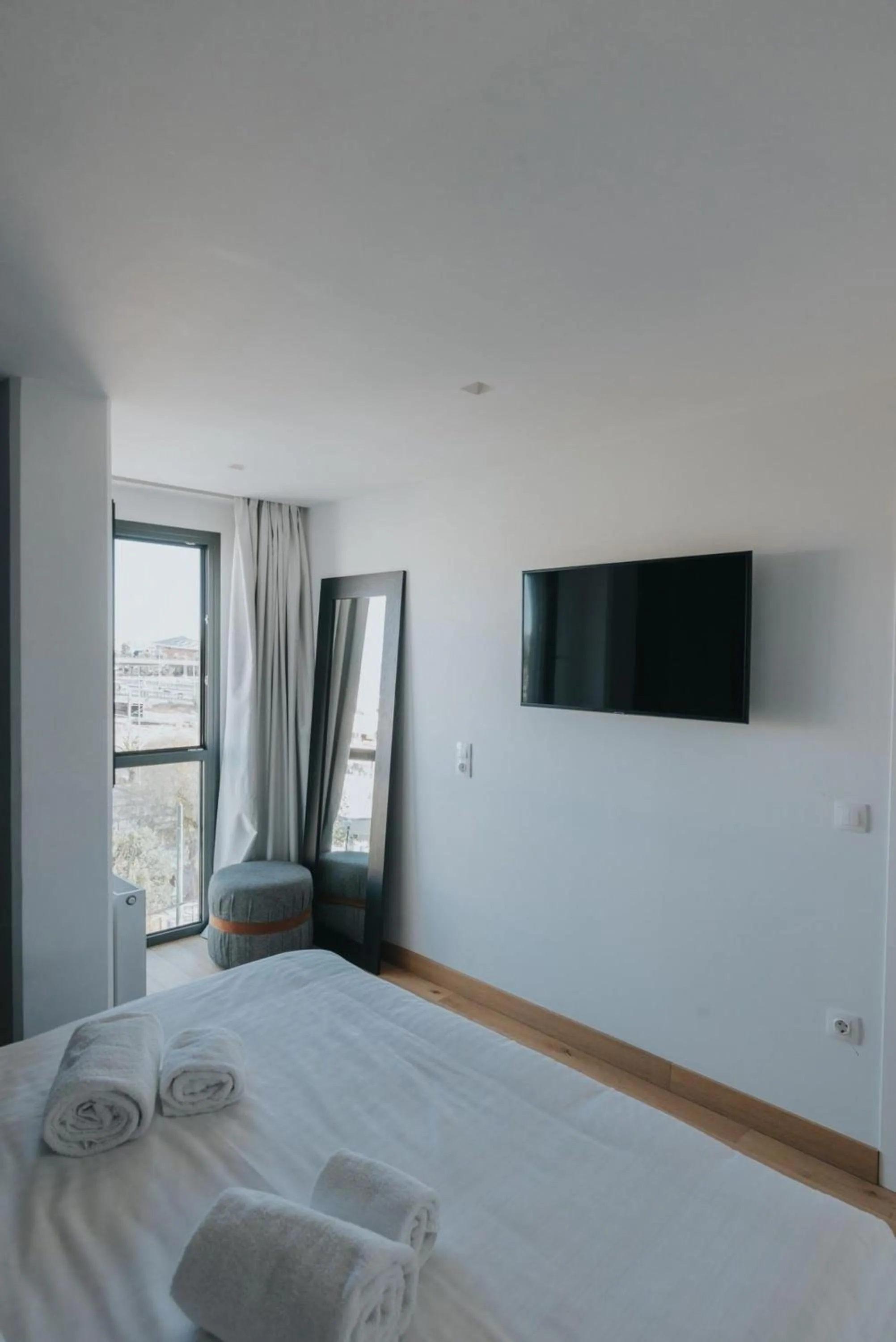 Earth Boutique Apartments next to Stavros Niarchos