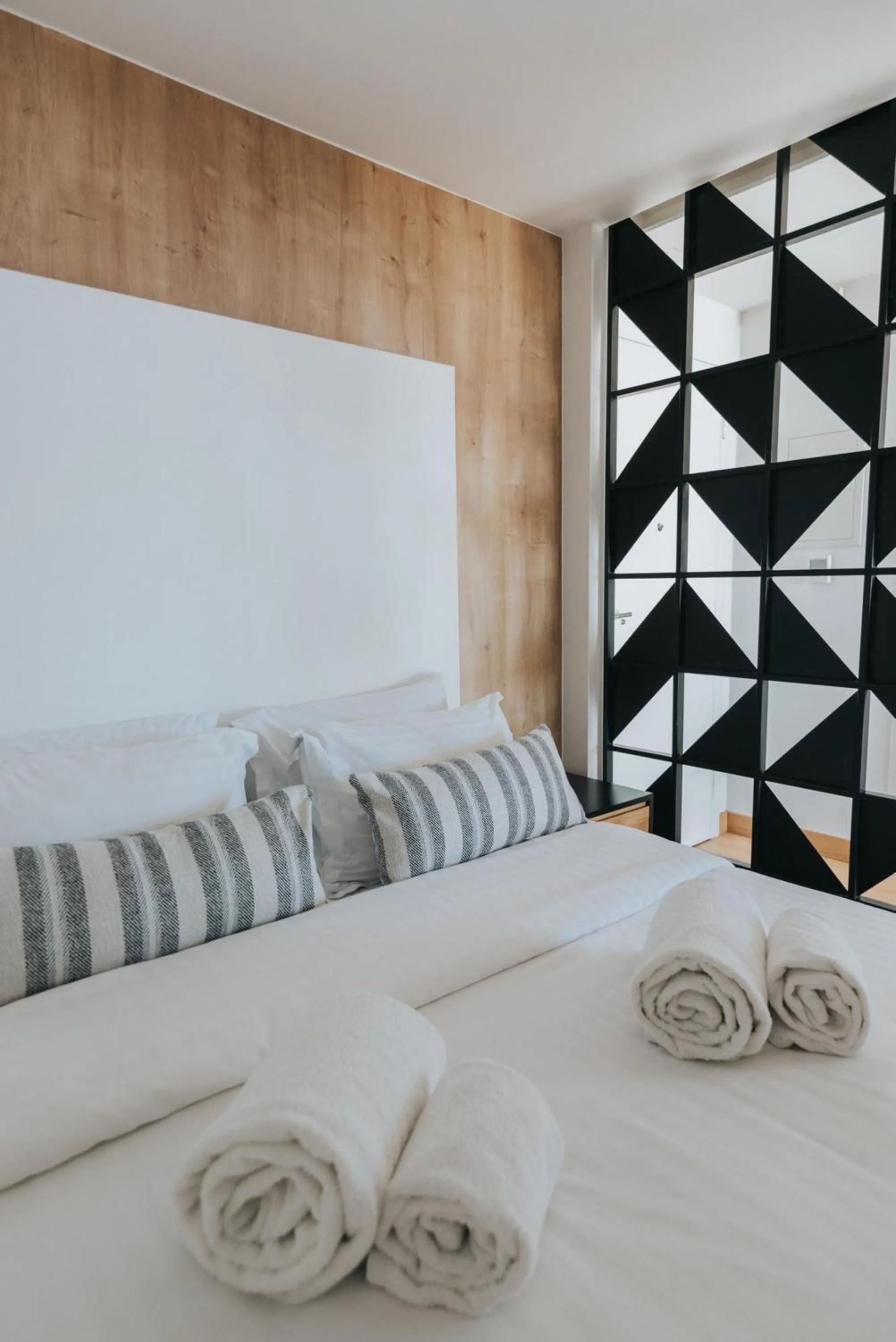 Earth Boutique Apartments next to Stavros Niarchos