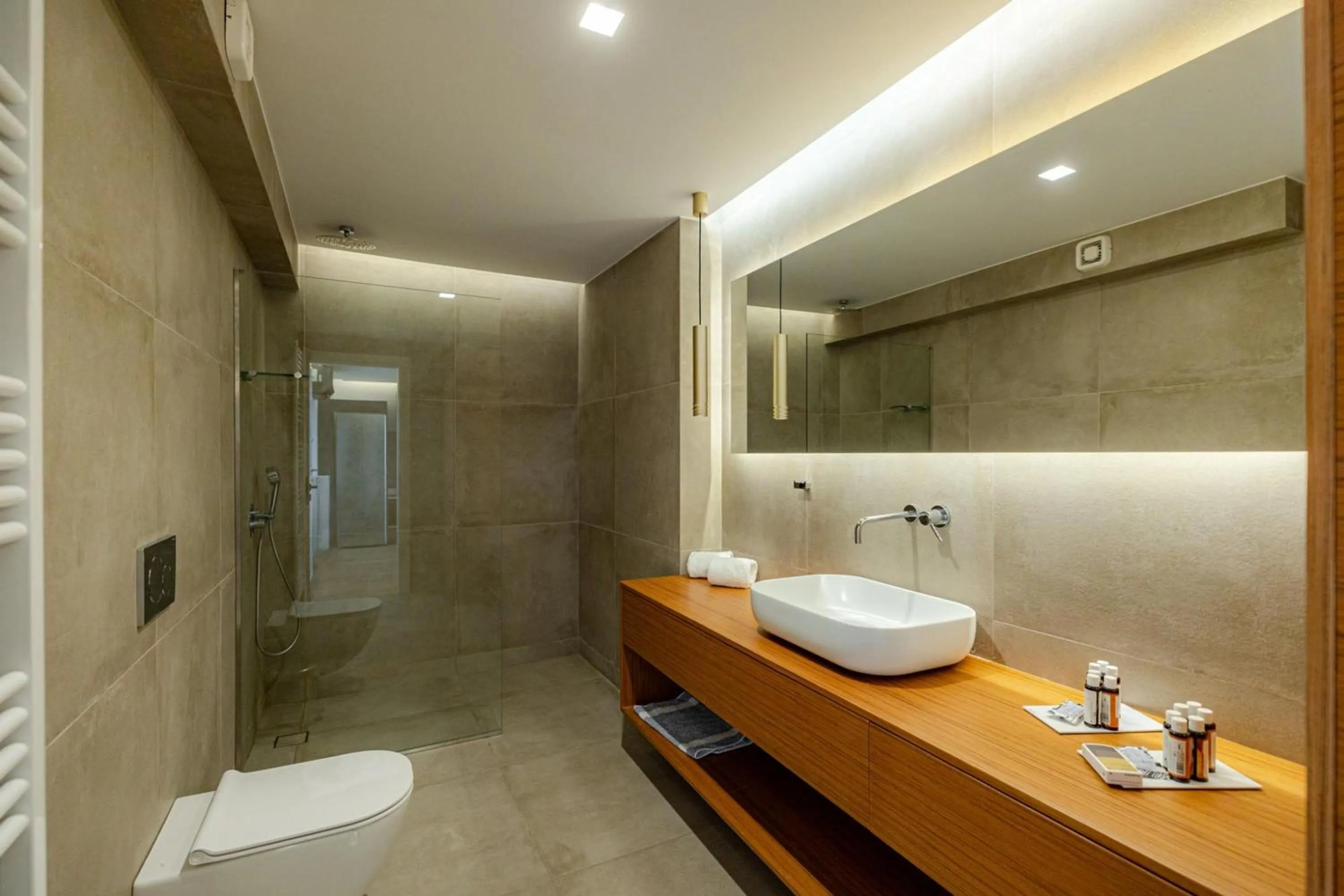 Bathroom in Earth Boutique Apartments next to Stavros Niarchos