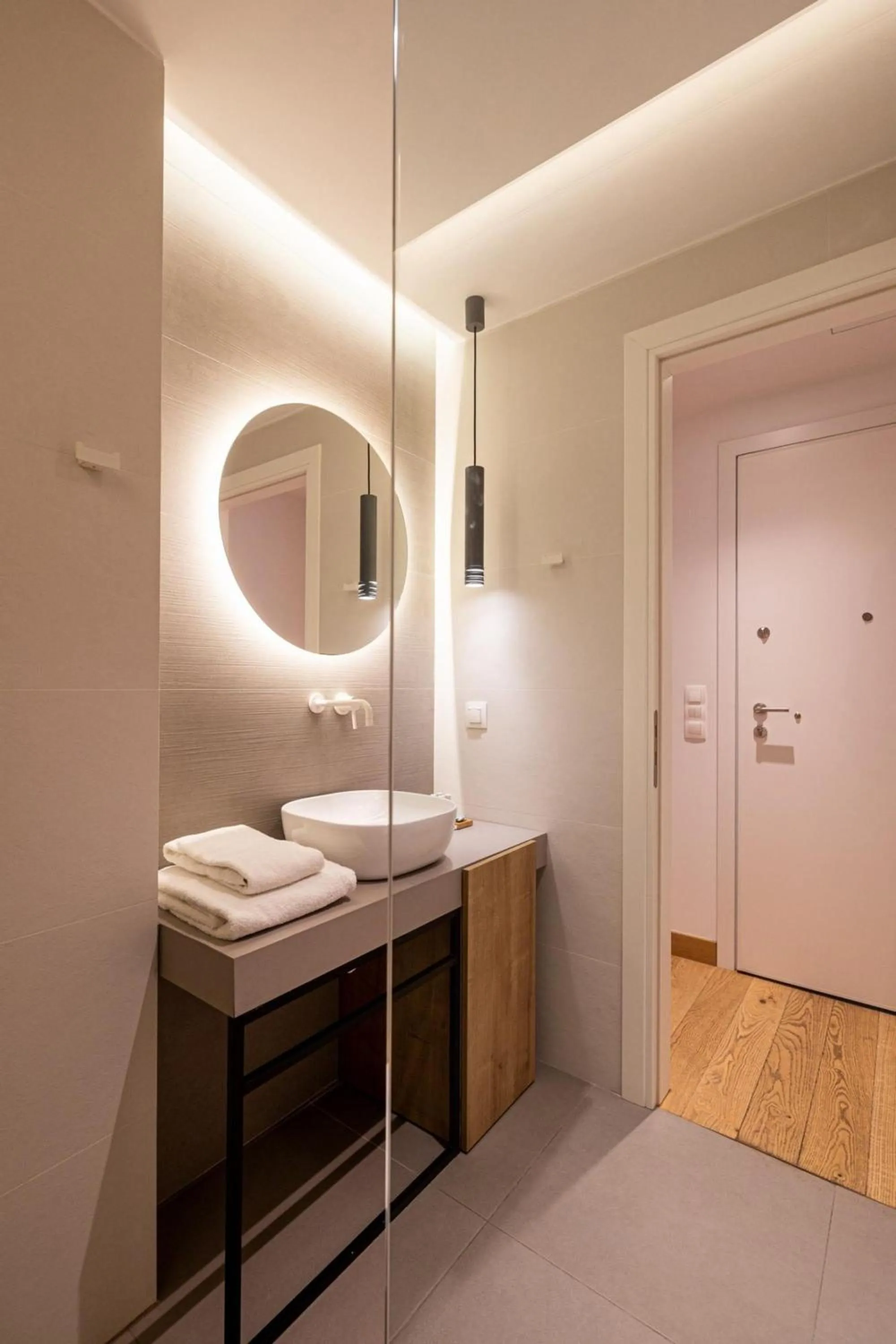 Earth Boutique Apartments next to Stavros Niarchos