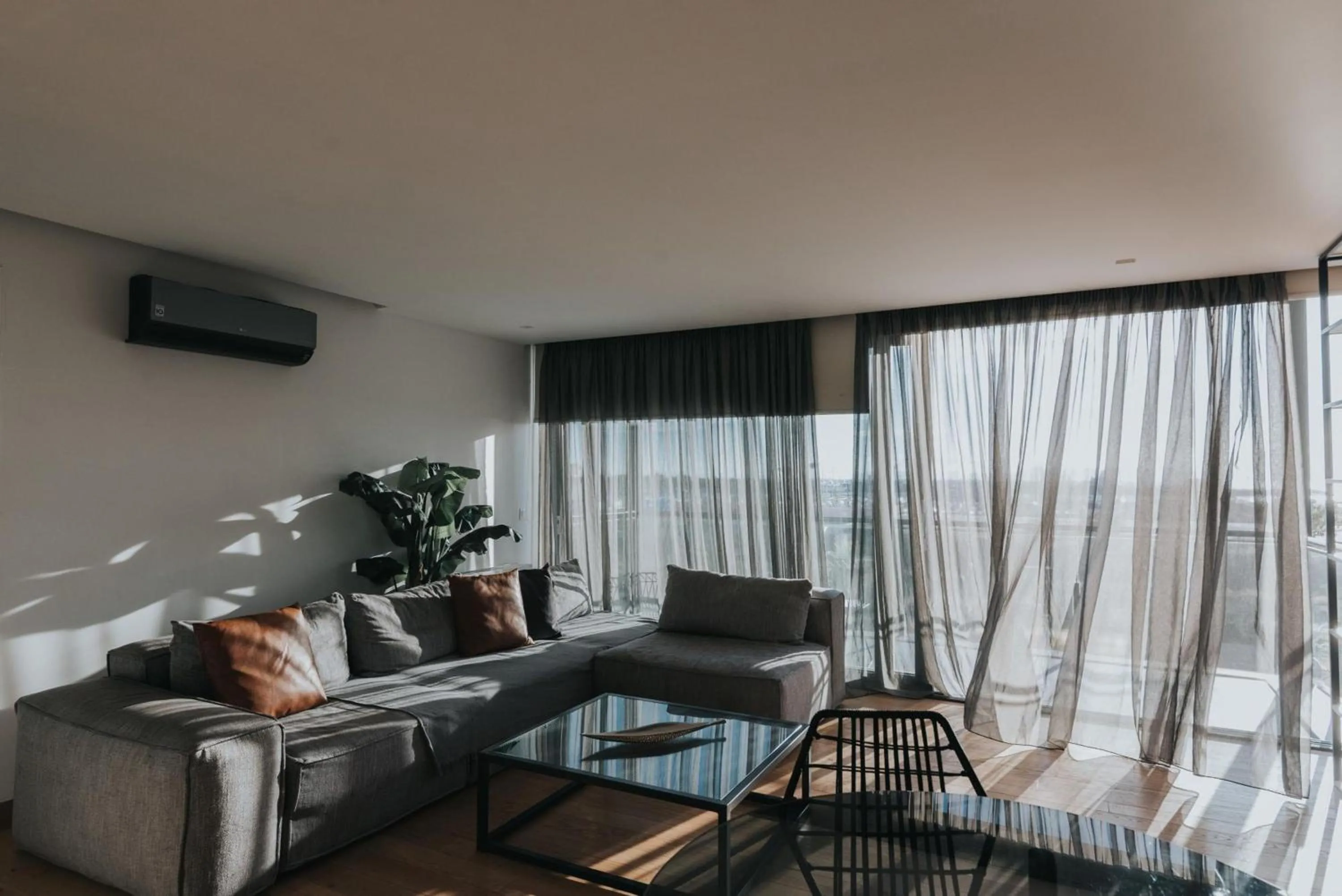 Living room in Earth Boutique Apartments next to Stavros Niarchos