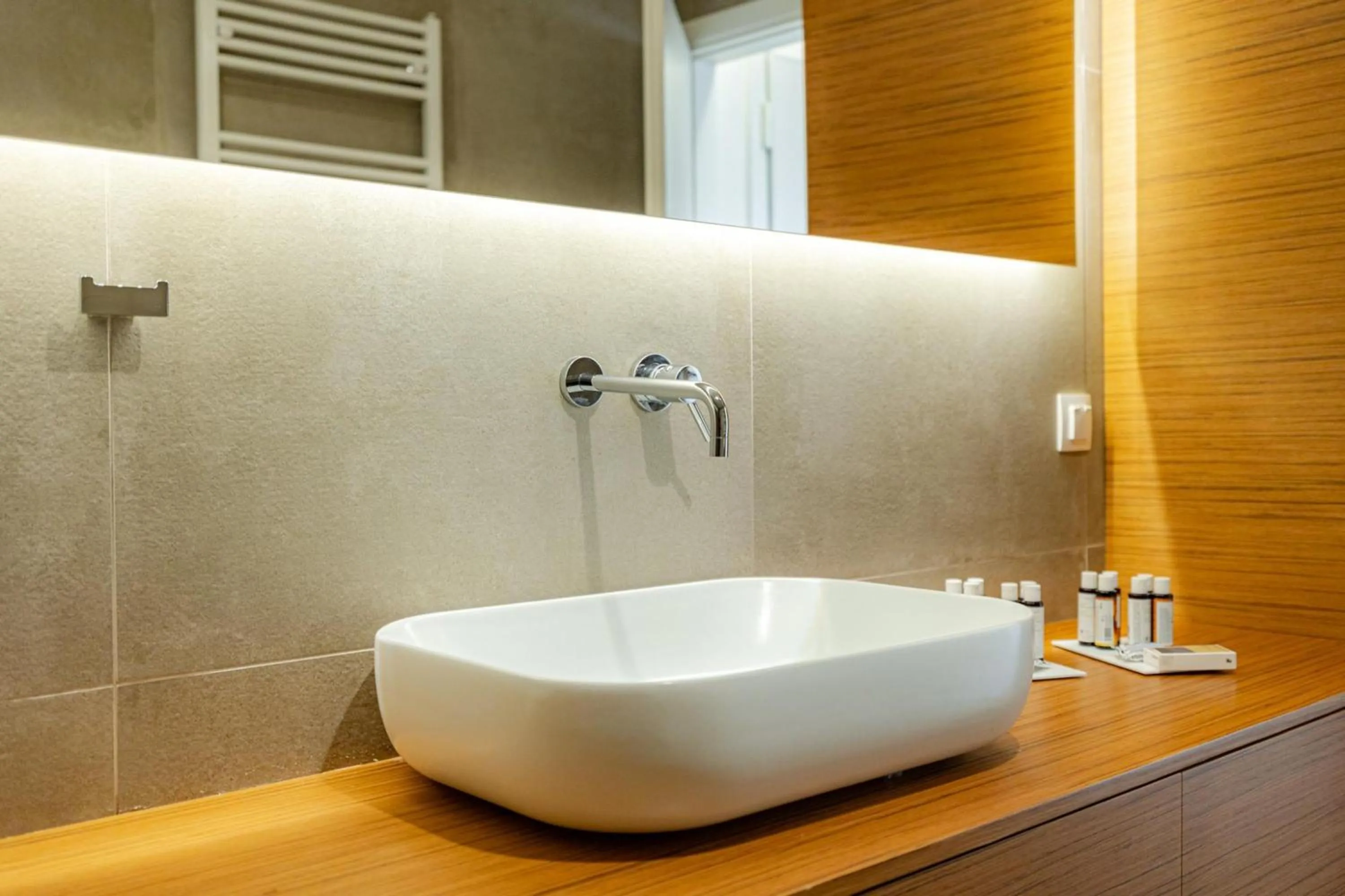 Shower in Earth Boutique Apartments next to Stavros Niarchos