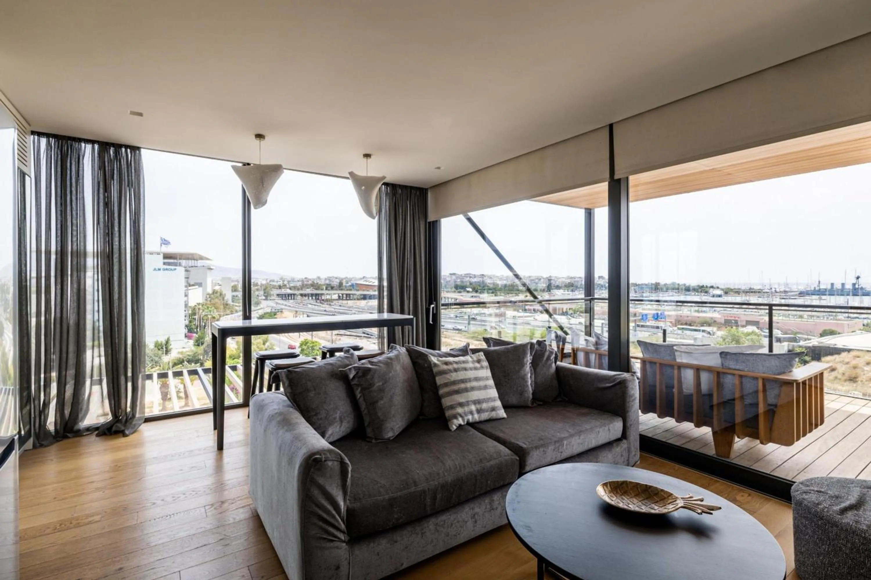 Living room in Earth Boutique Apartments next to Stavros Niarchos