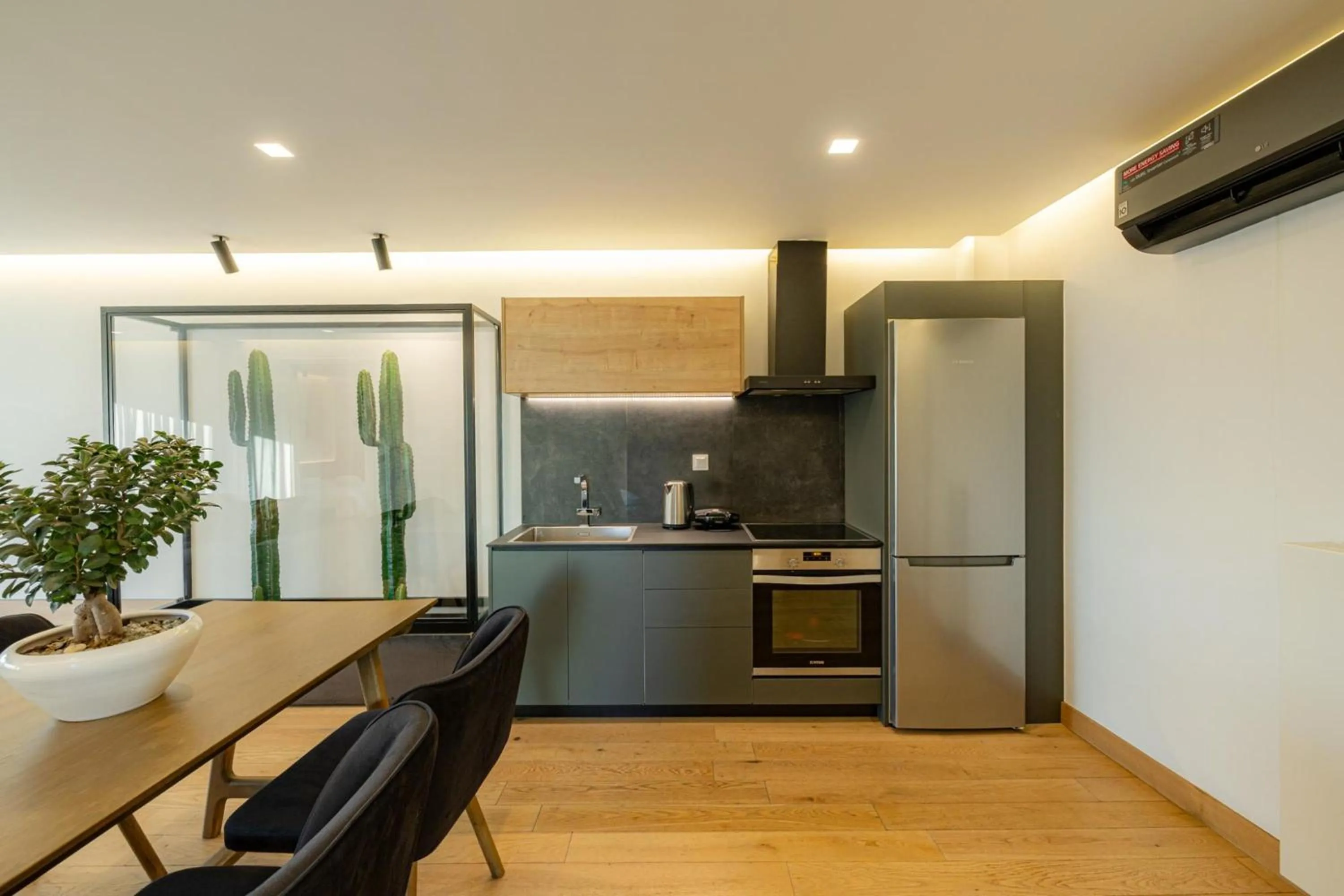 Kitchen or kitchenette in Earth Boutique Apartments next to Stavros Niarchos