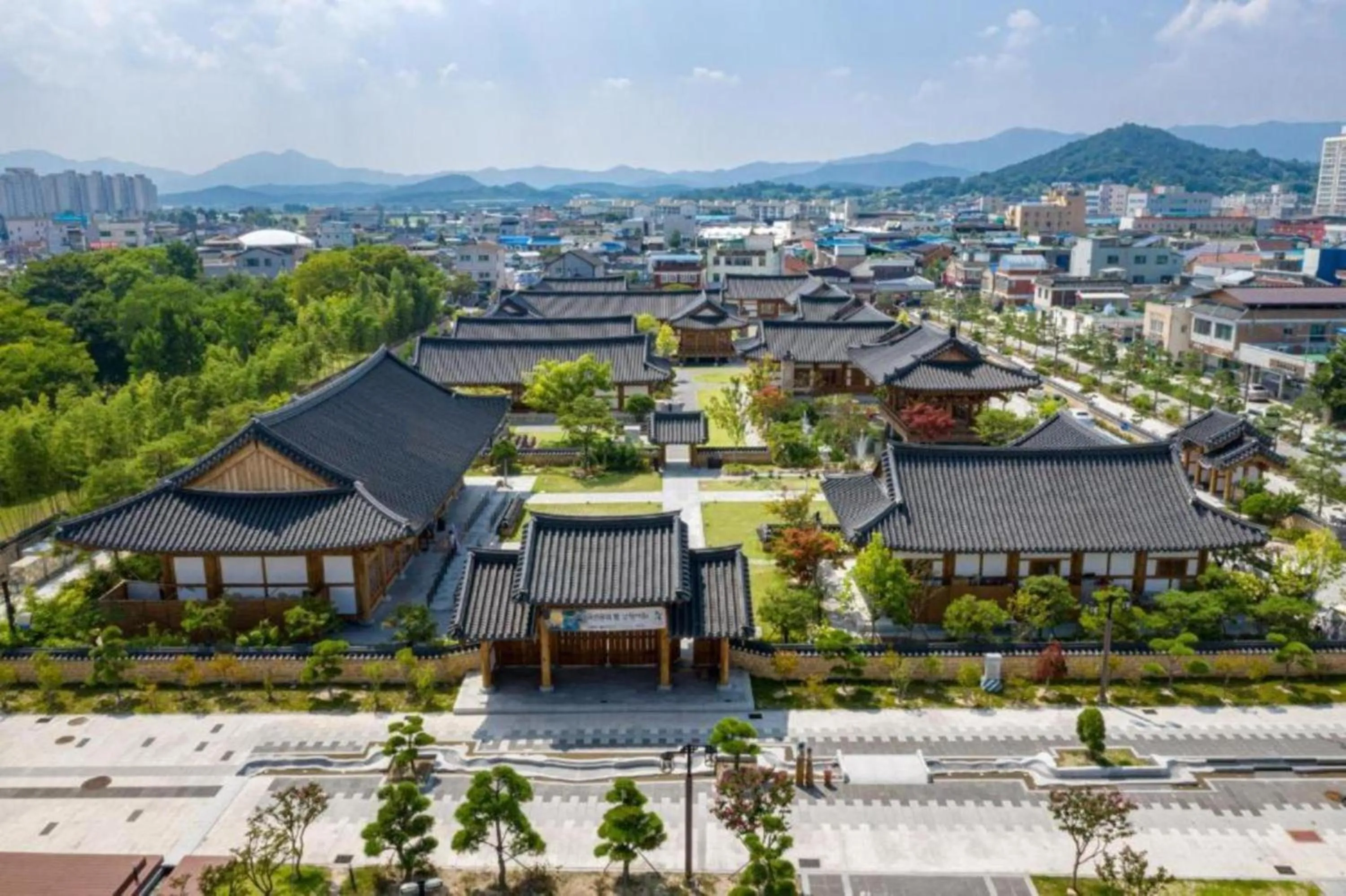 Hanok Stay Namwonyechon by Kensington