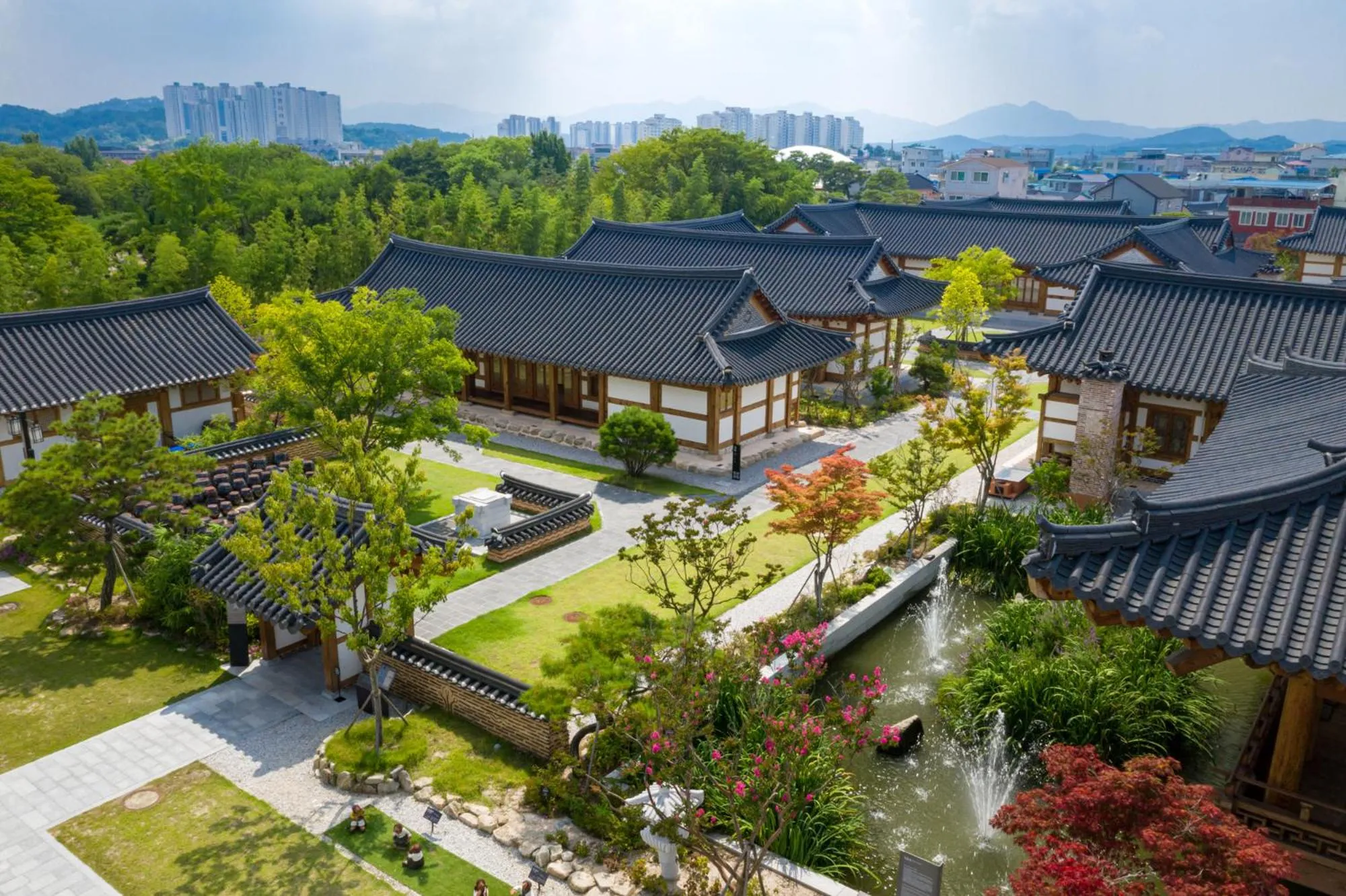 Hanok Stay Namwonyechon by Kensington