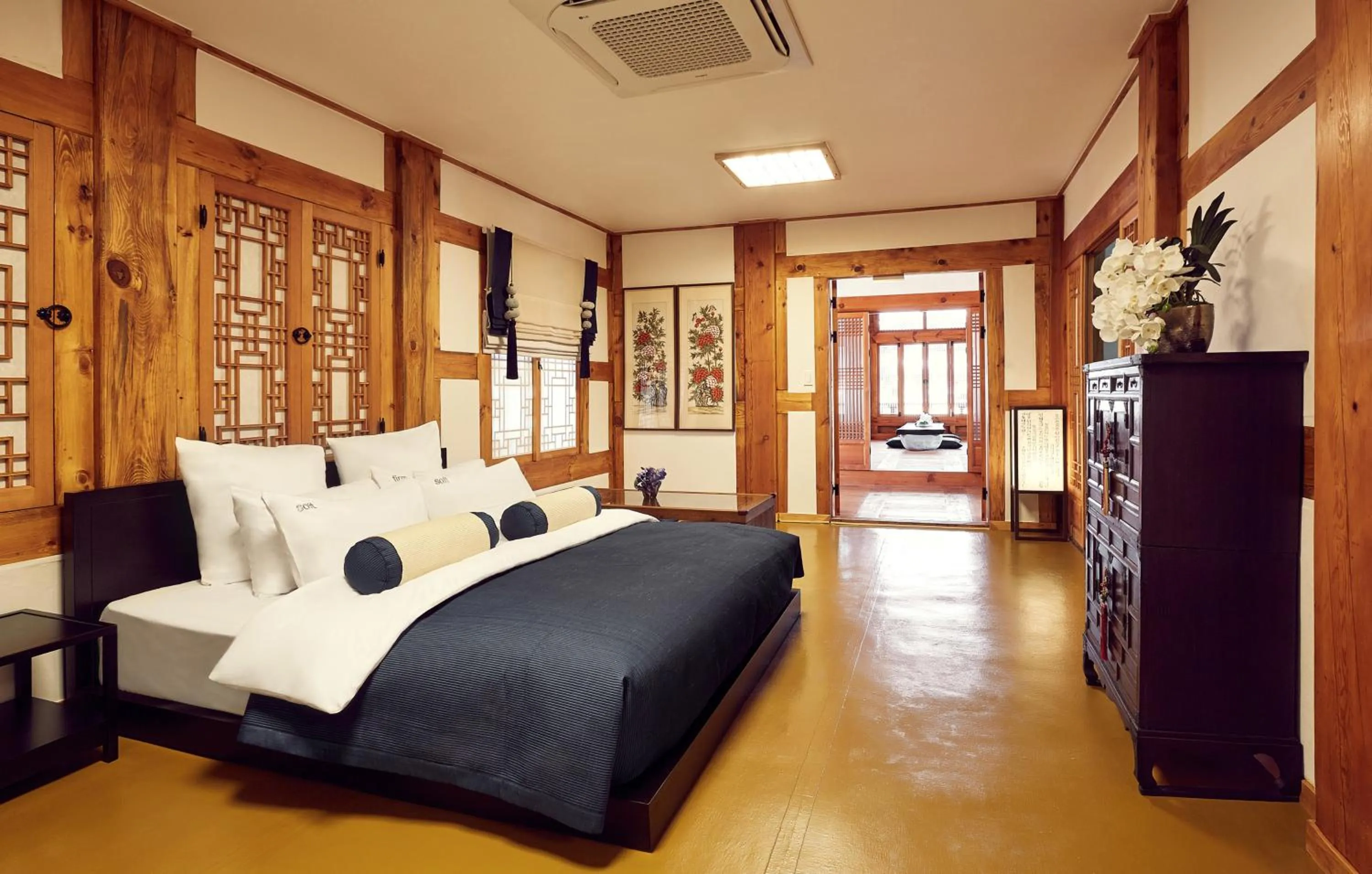 Bedroom, Bed in Hanok Stay Namwonyechon by Kensington