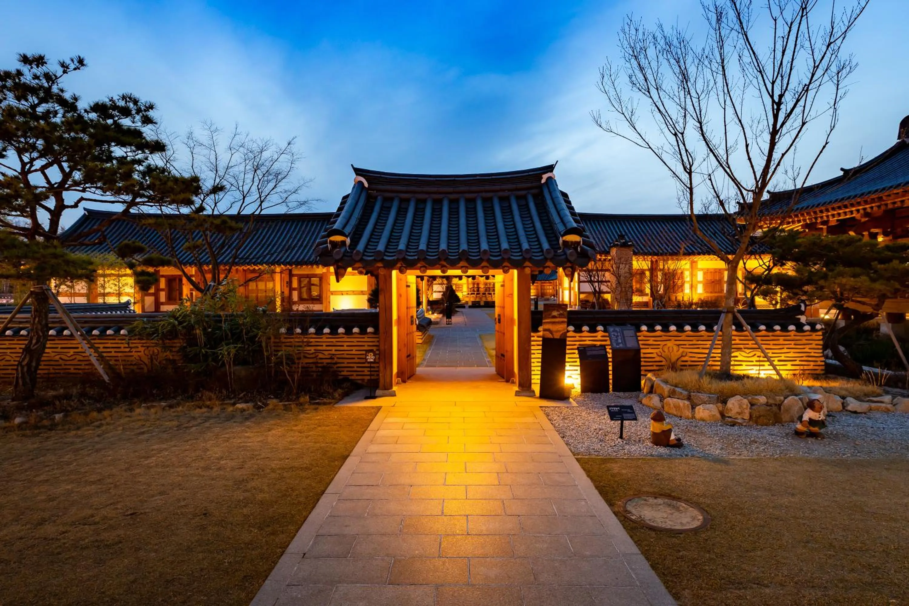 Hanok Stay Namwonyechon by Kensington