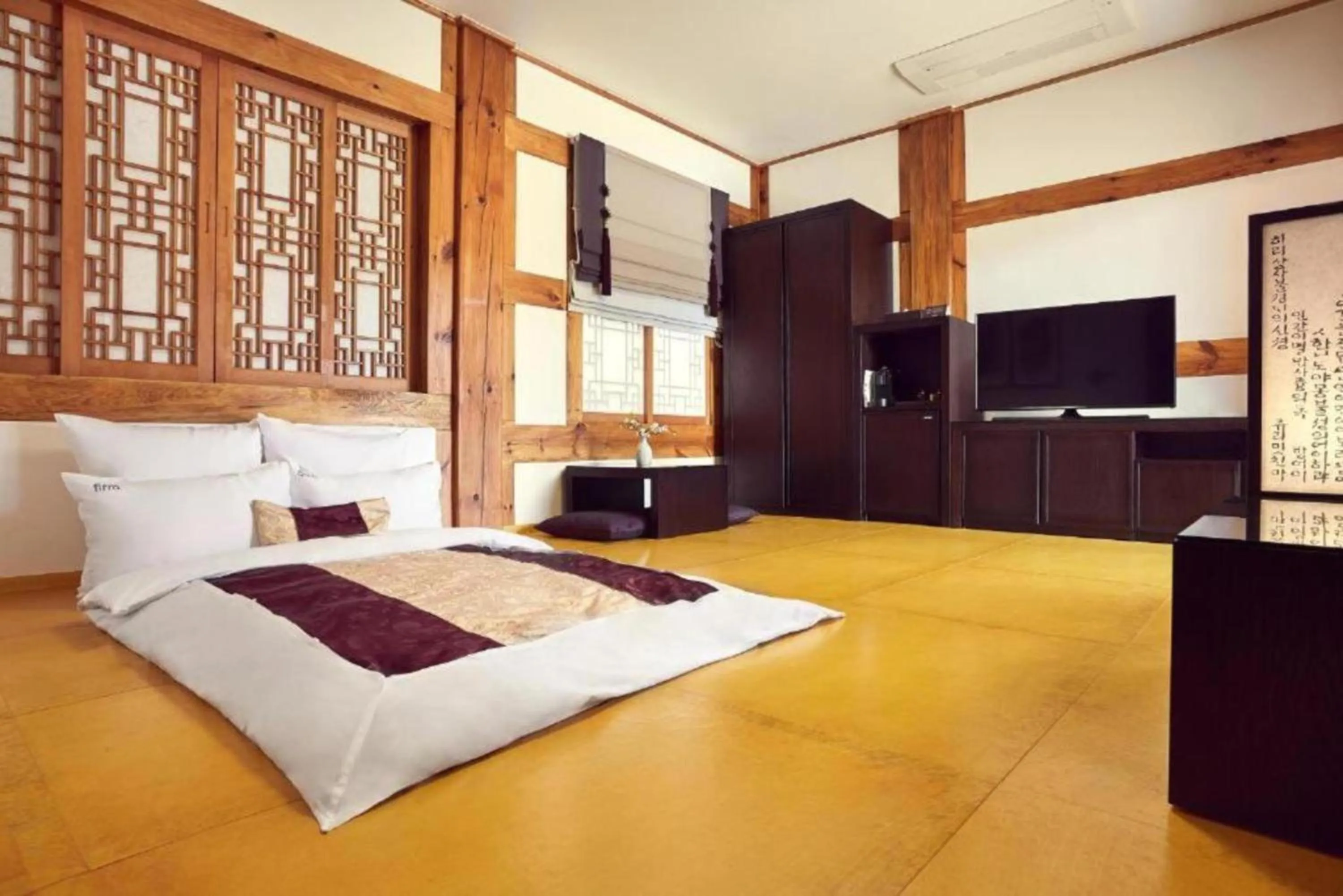 Bed in Hanok Stay Namwonyechon by Kensington