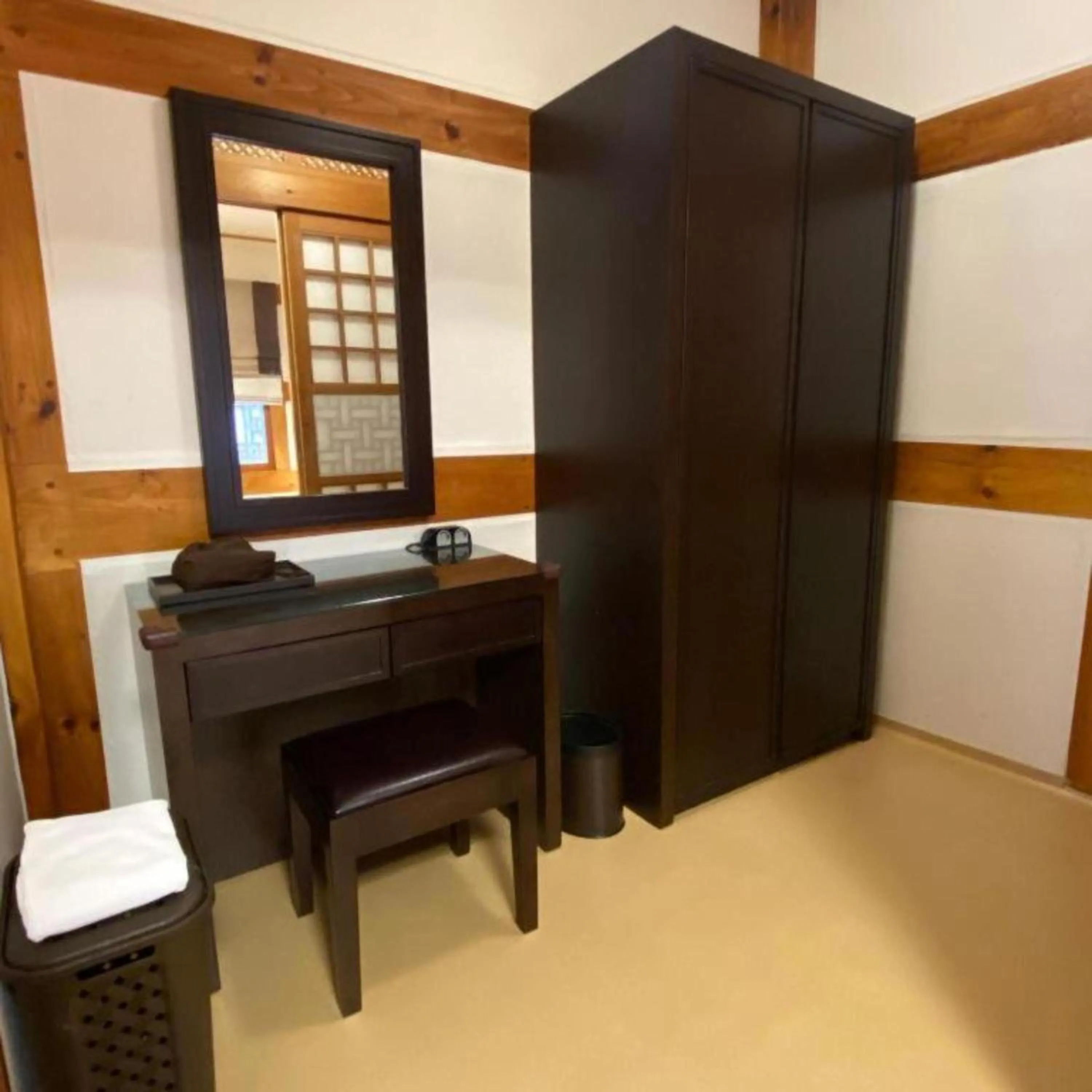 Hanok Stay Namwonyechon by Kensington