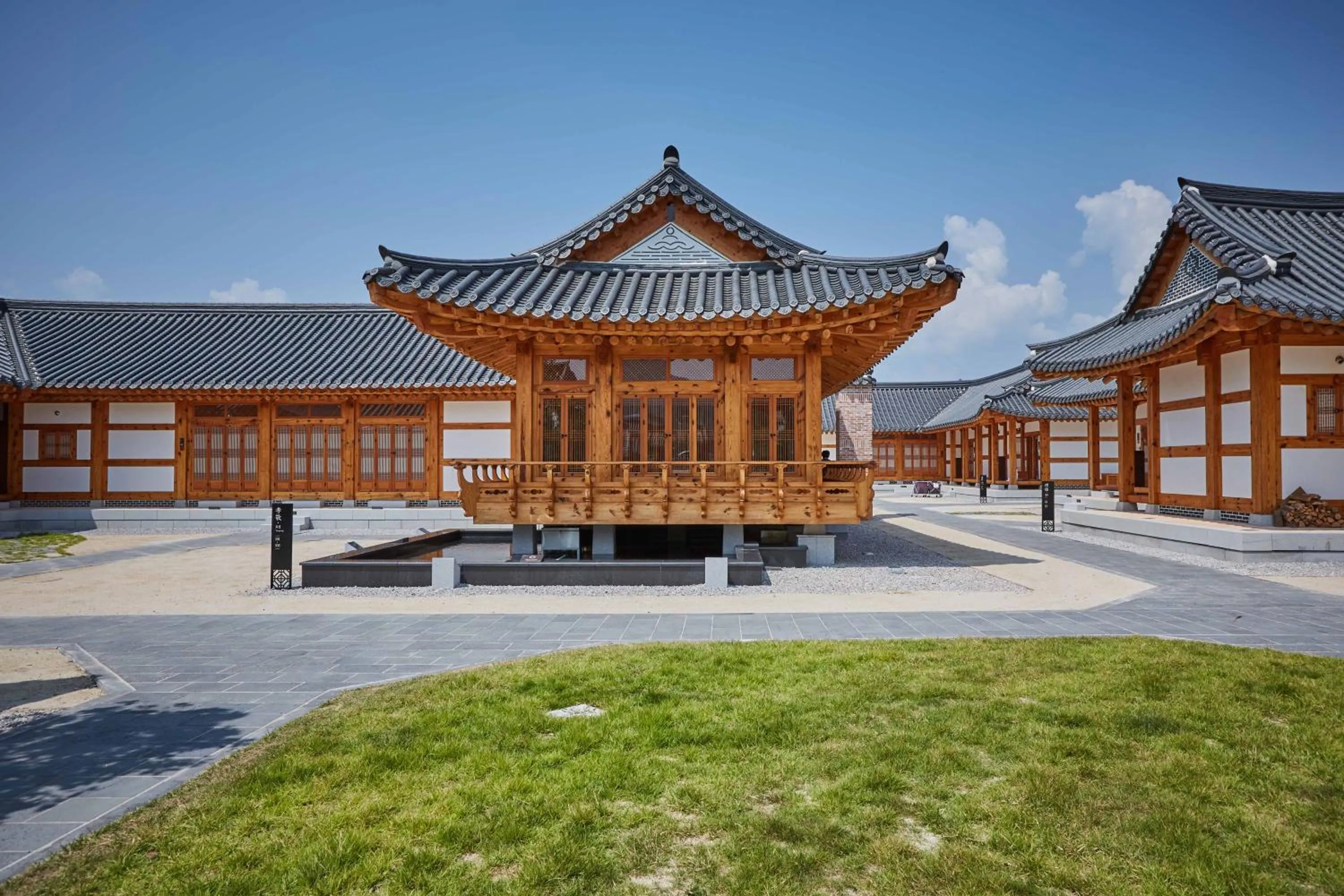 Hanok Stay Namwonyechon by Kensington