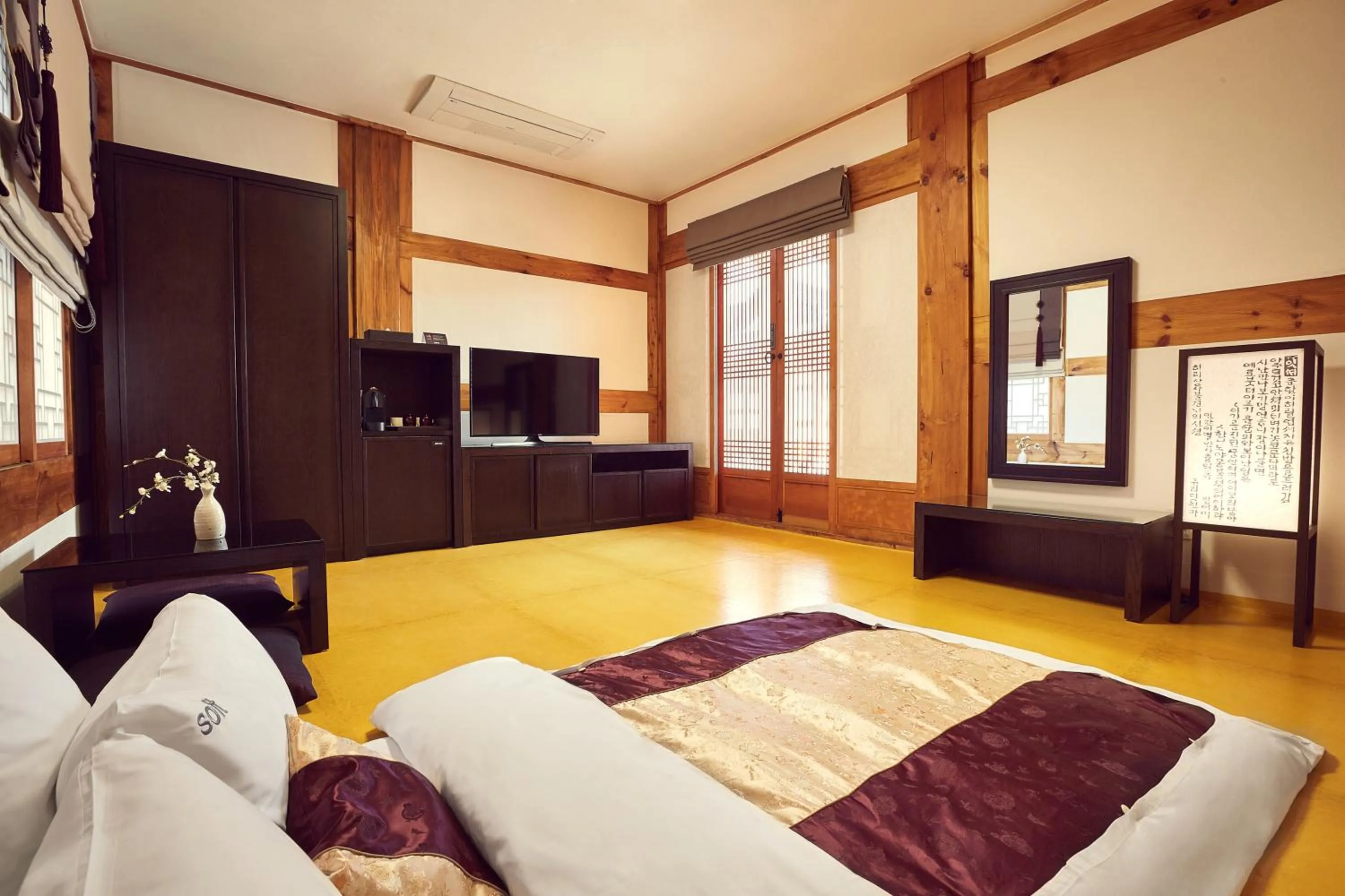 Photo of the whole room, Bed in Hanok Stay Namwonyechon by Kensington