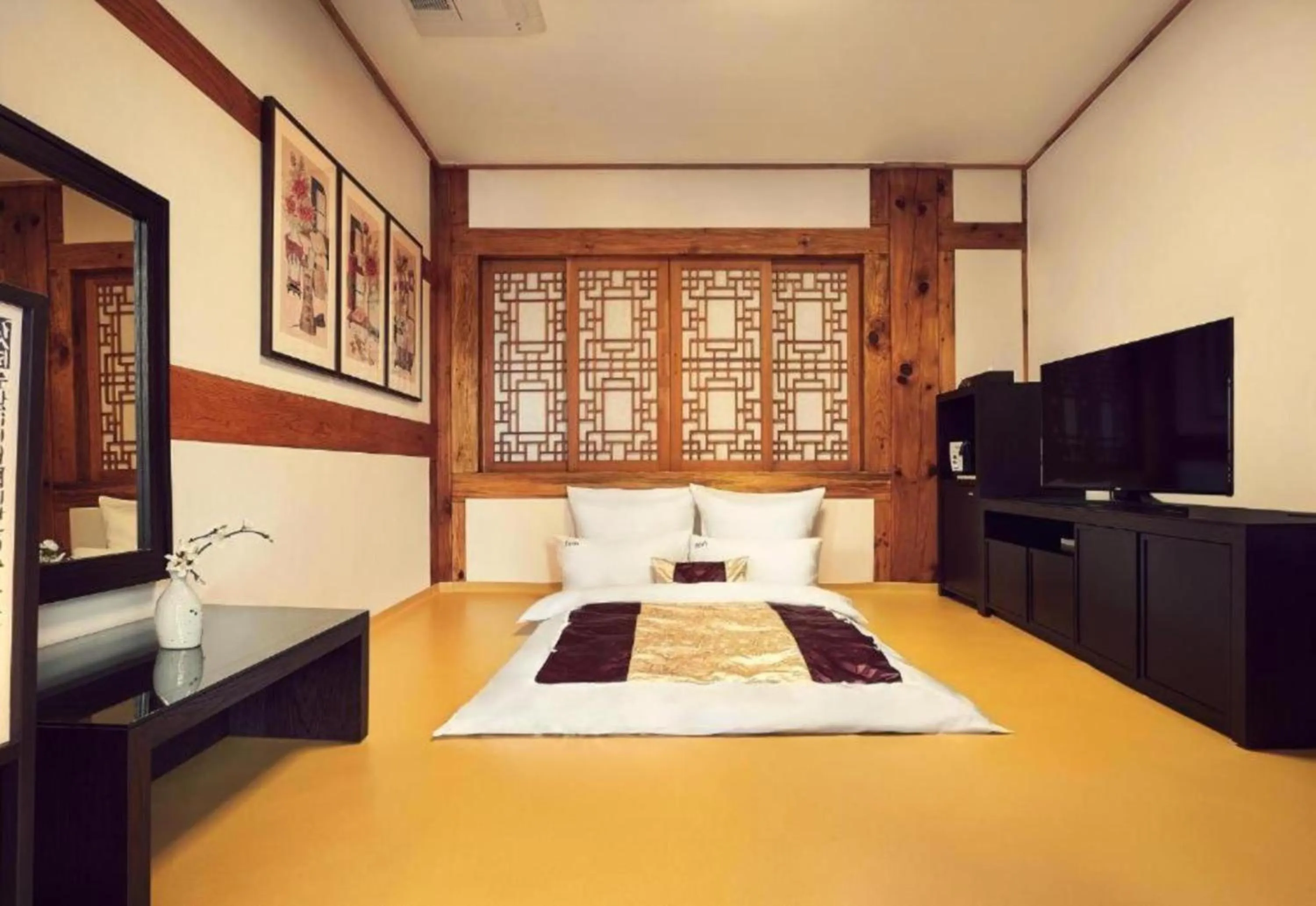 Bed in Hanok Stay Namwonyechon by Kensington