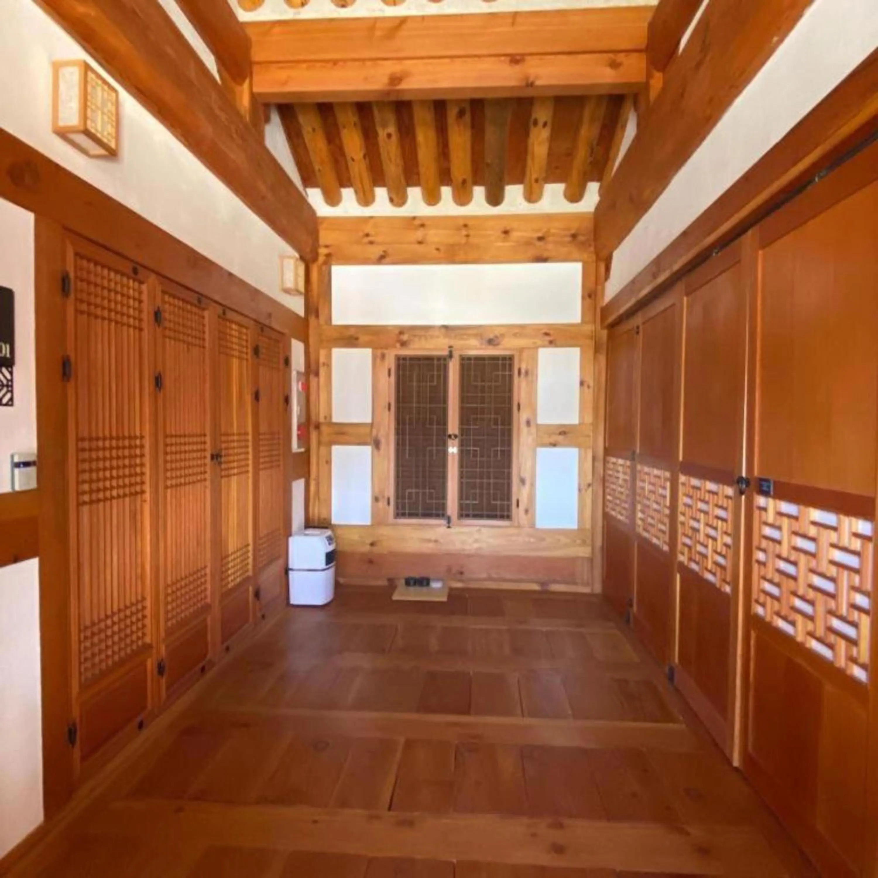 Hanok Stay Namwonyechon by Kensington
