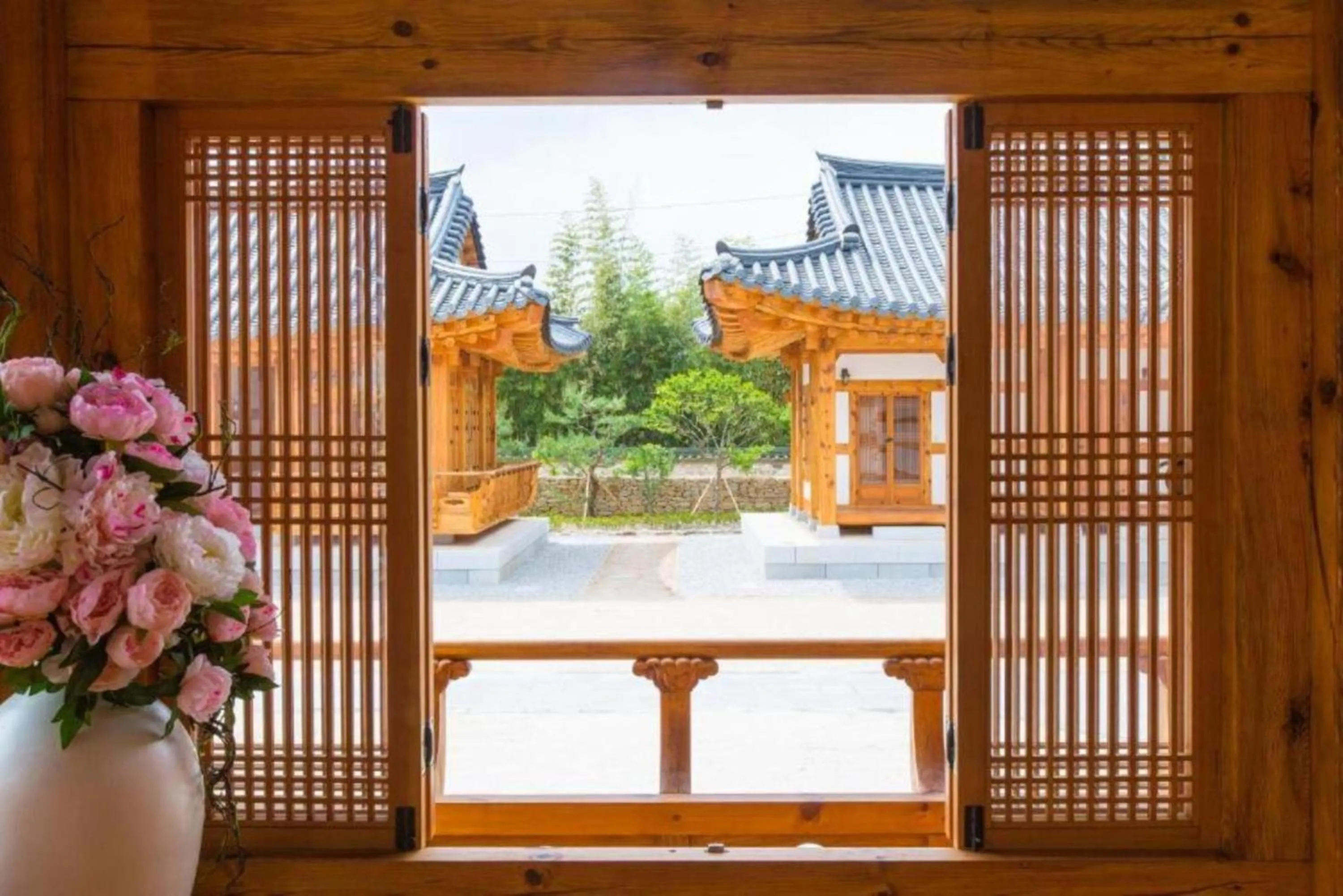 Hanok Stay Namwonyechon by Kensington