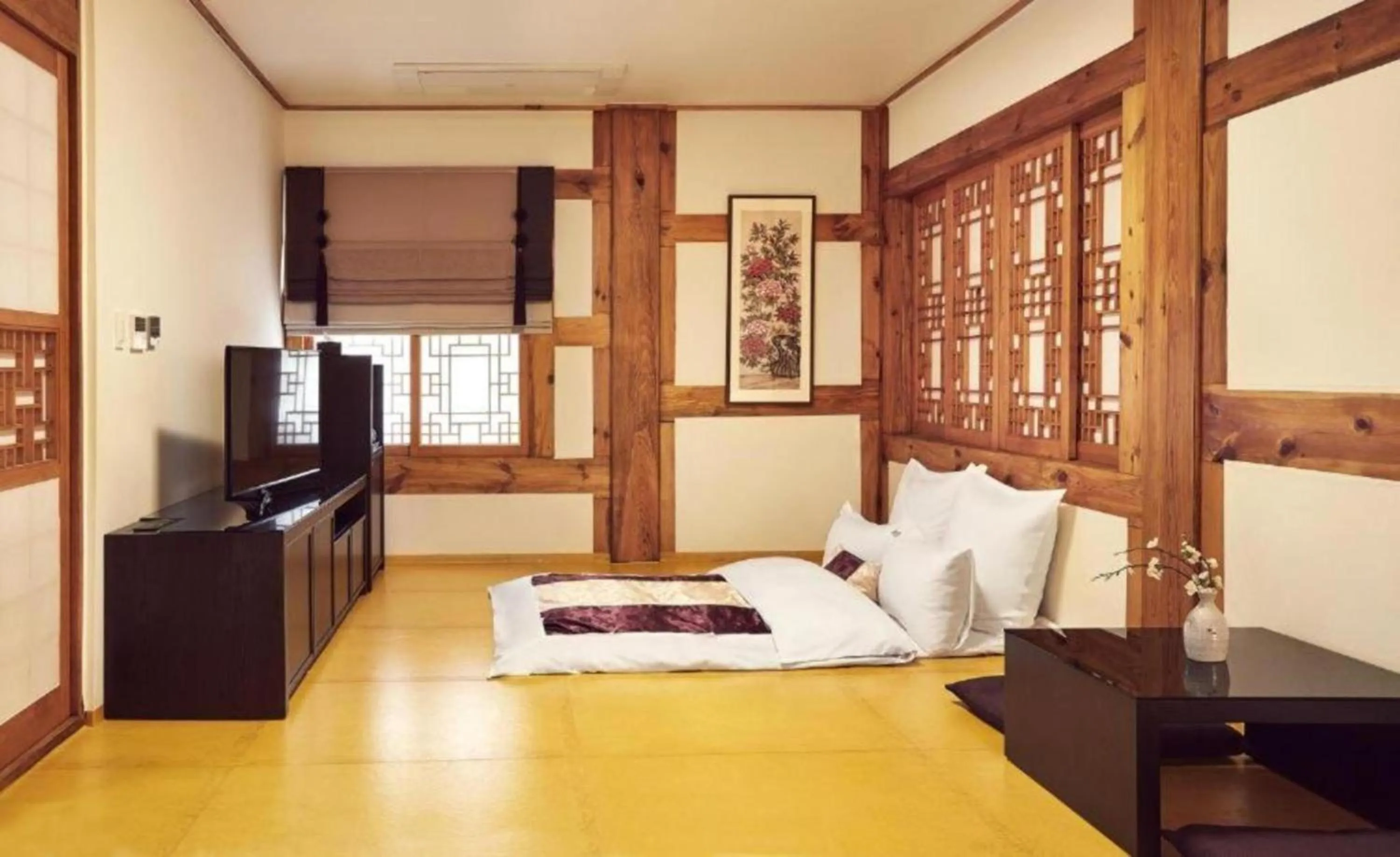 Bed in Hanok Stay Namwonyechon by Kensington