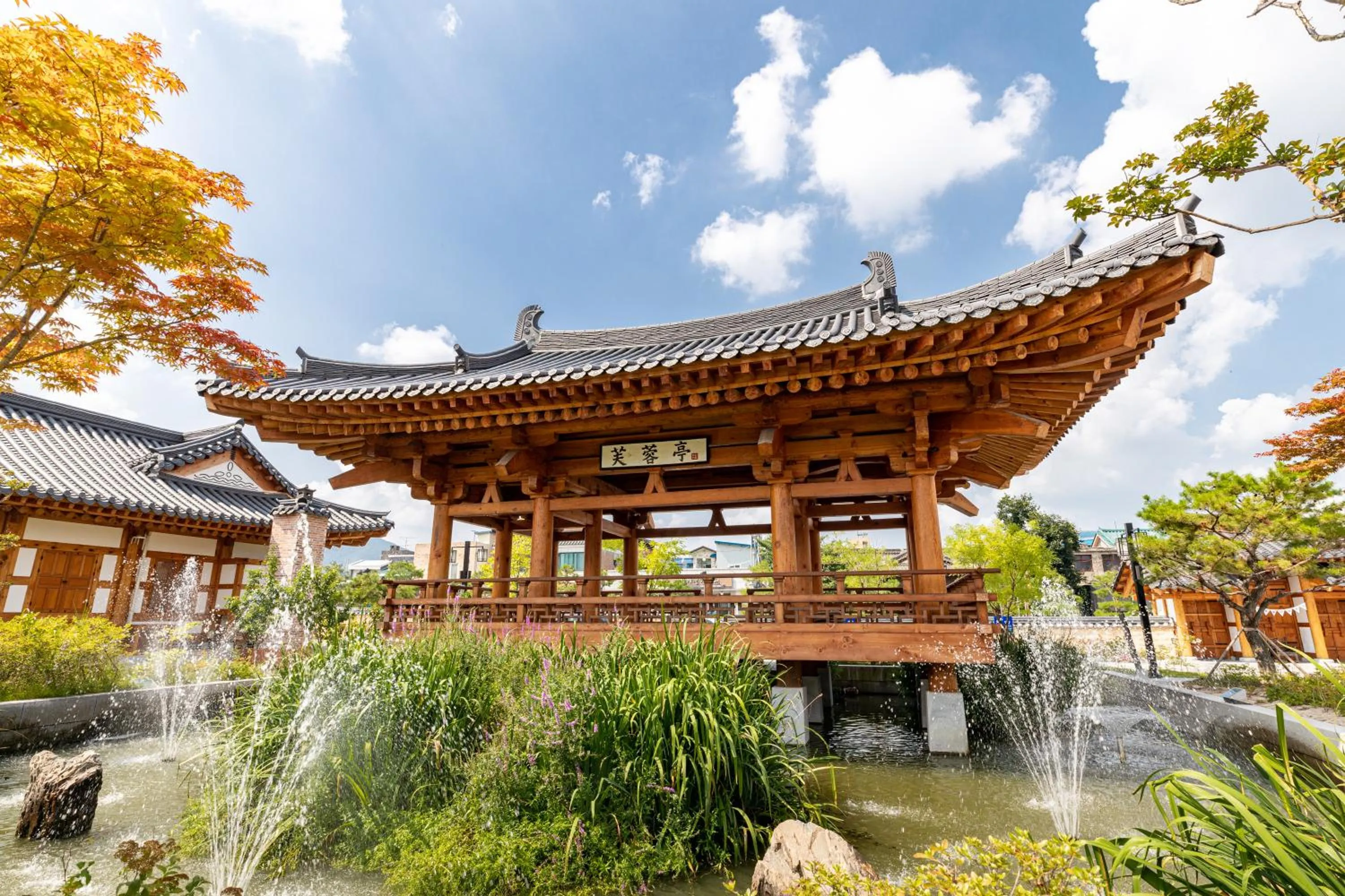 Hanok Stay Namwonyechon by Kensington