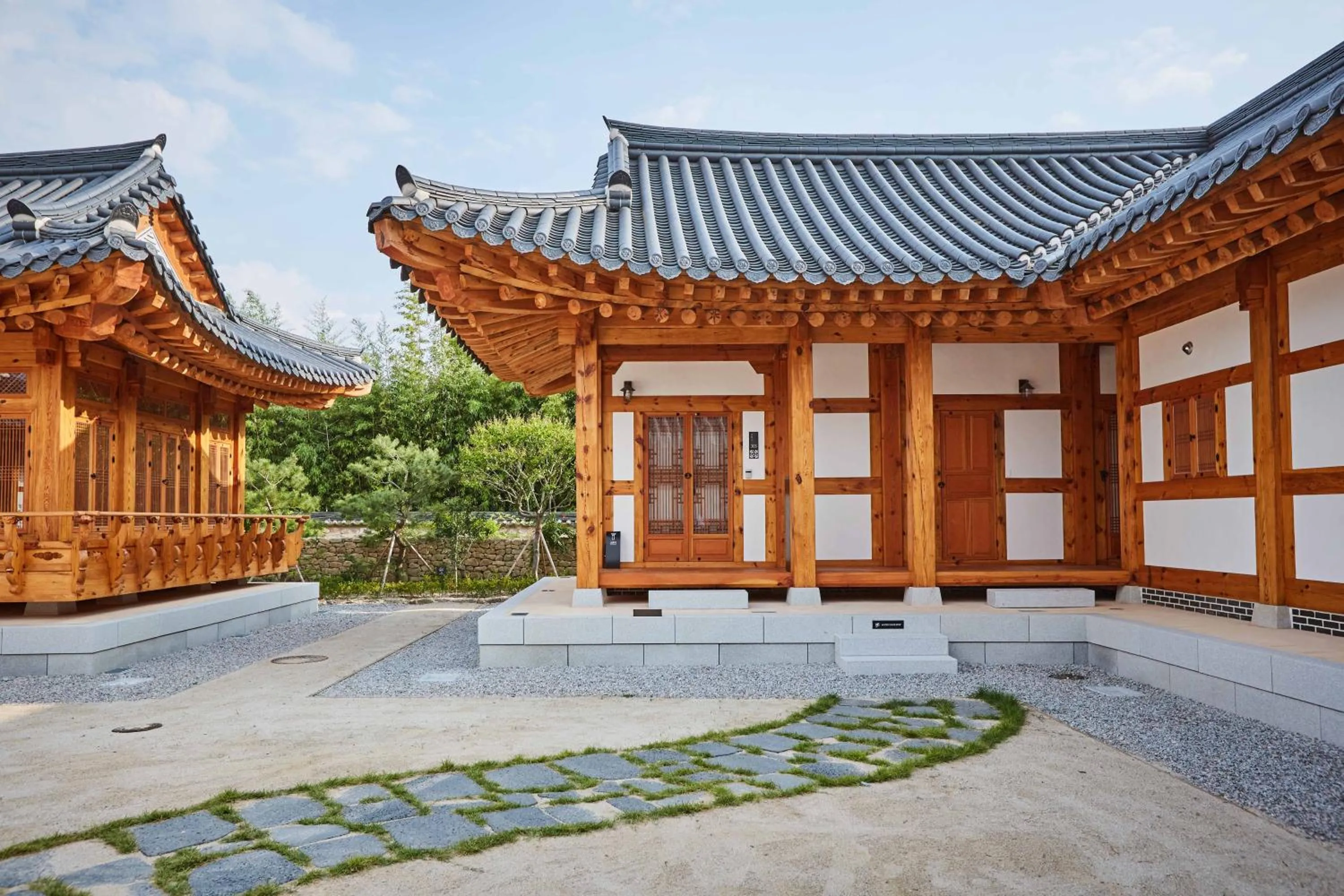 Hanok Stay Namwonyechon by Kensington
