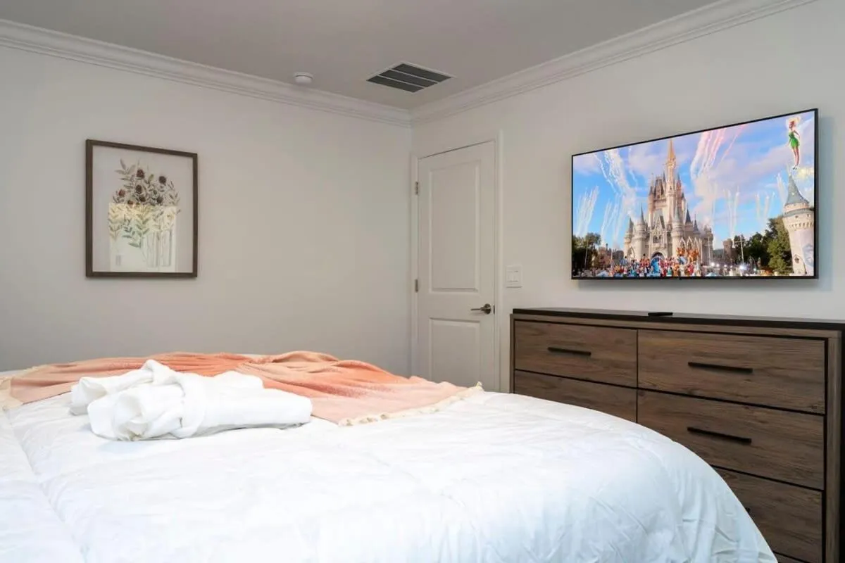 Bed in WonderFull 4Bd with Pool at Champions Gate 1174