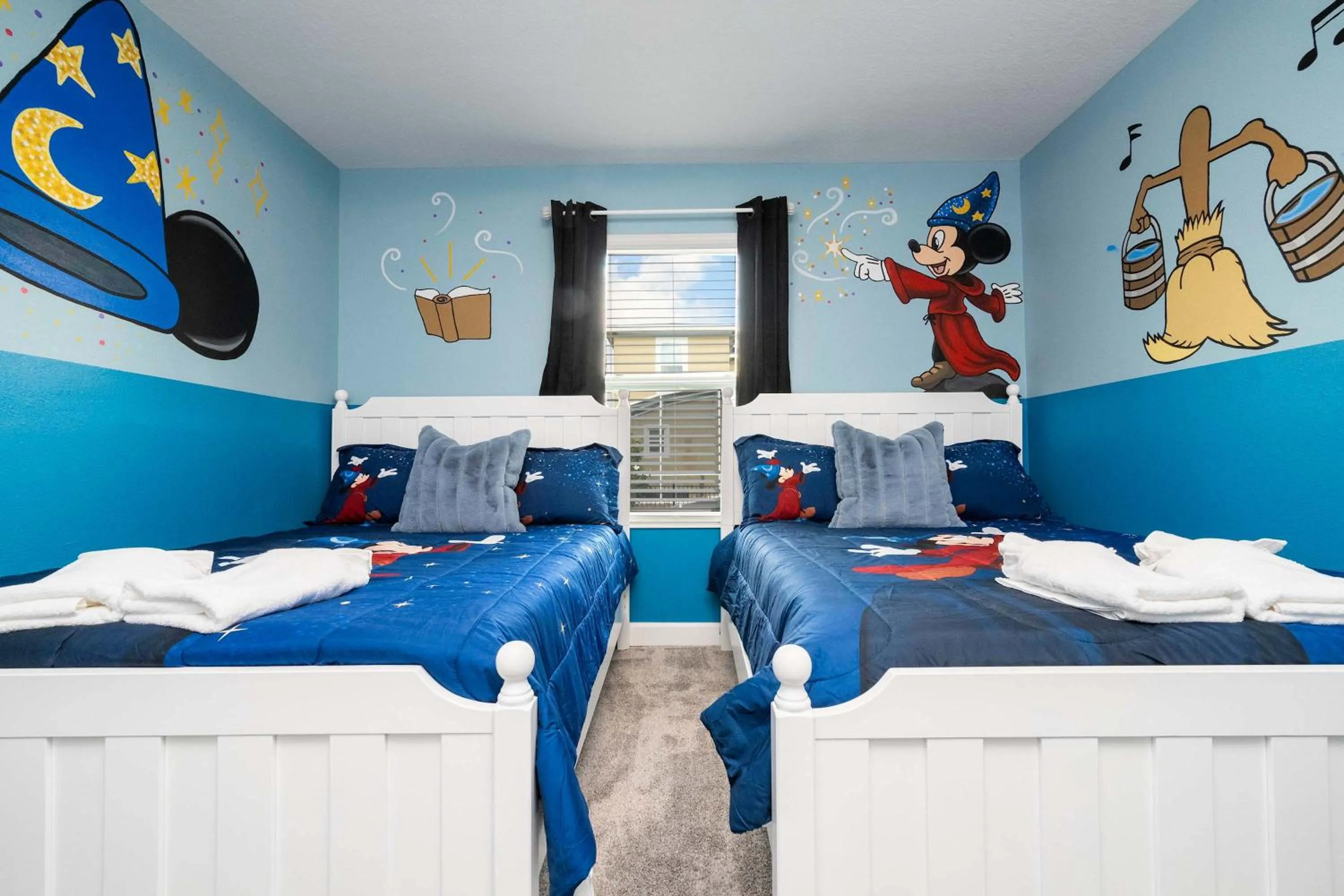 Bed in WonderFull 4Bd with Pool at Champions Gate 1174