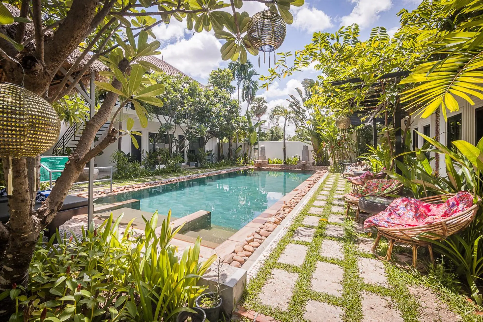 Swimming pool in The Botanic Garden Hotel